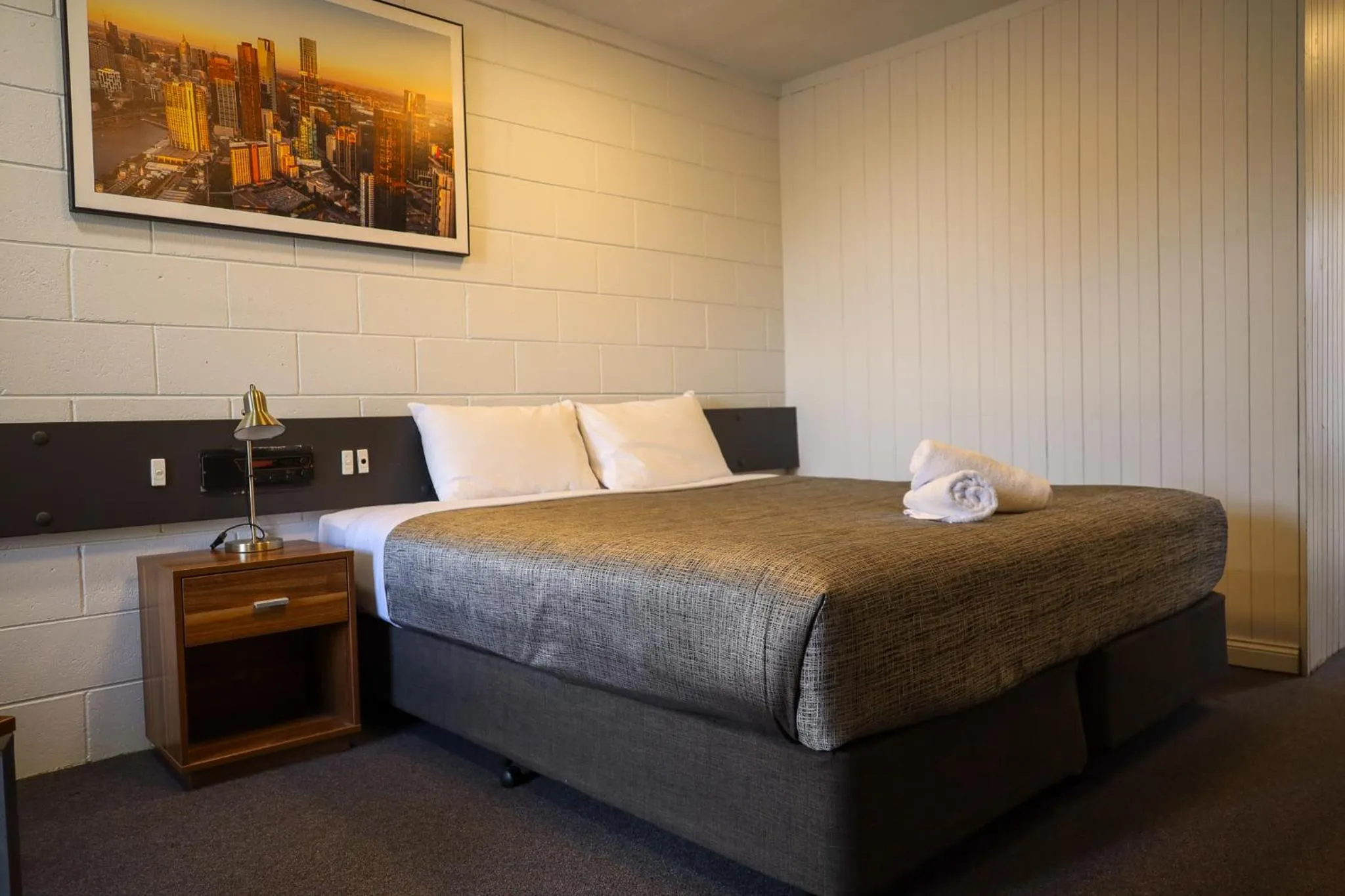 Bed in Bendigo Motor Inn