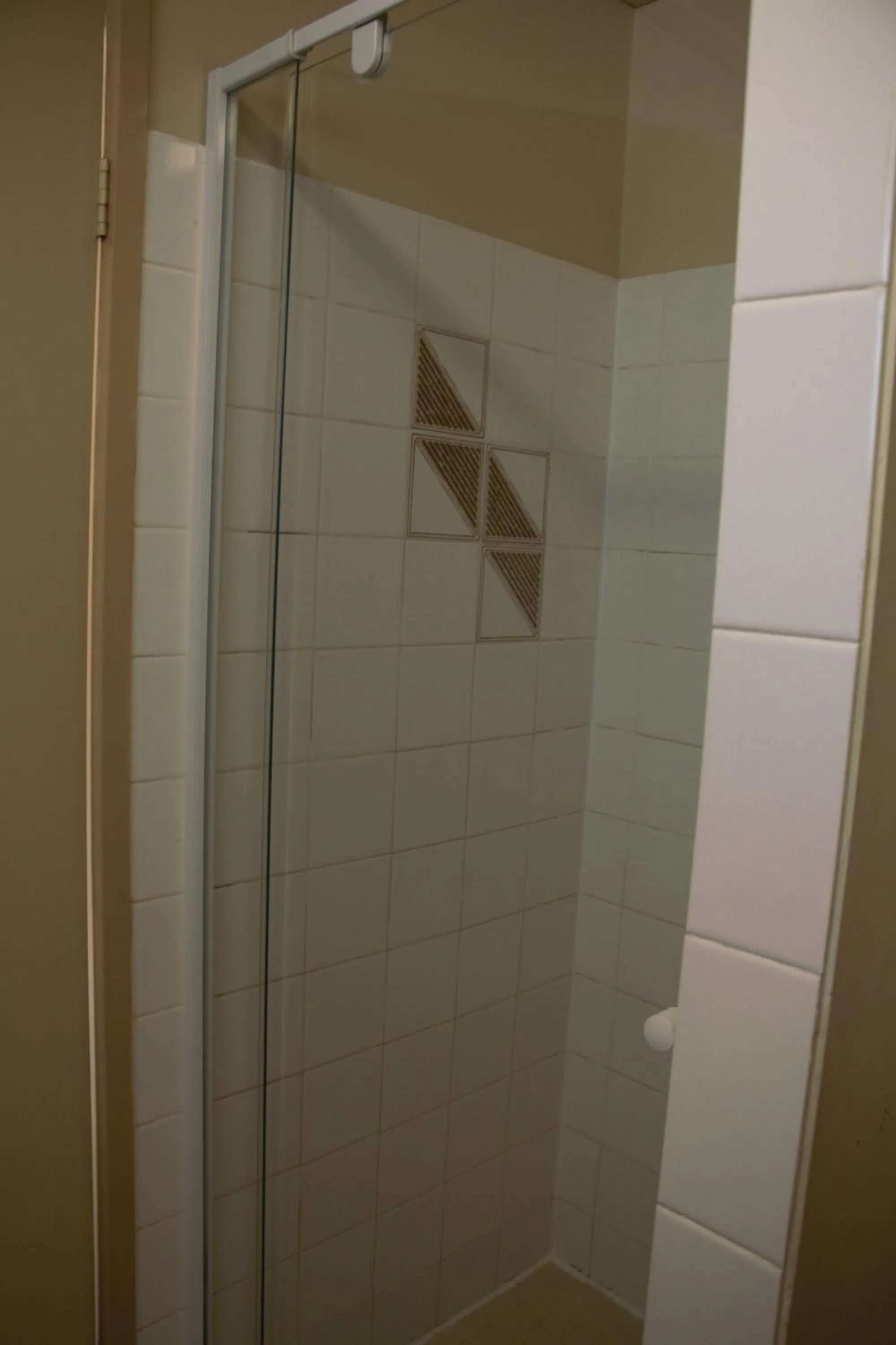 Shower in Bendigo Motor Inn