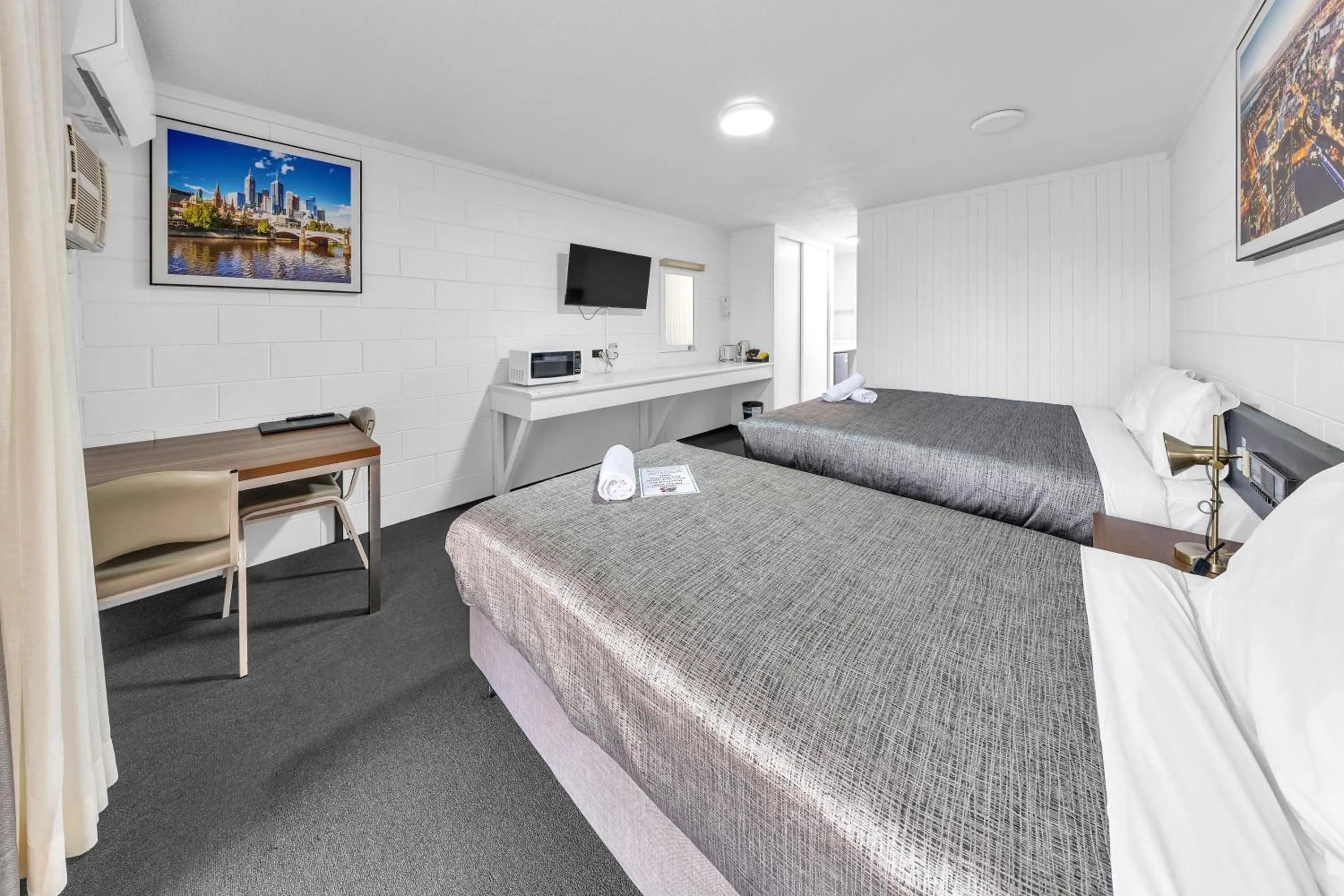 Bed in Bendigo Motor Inn