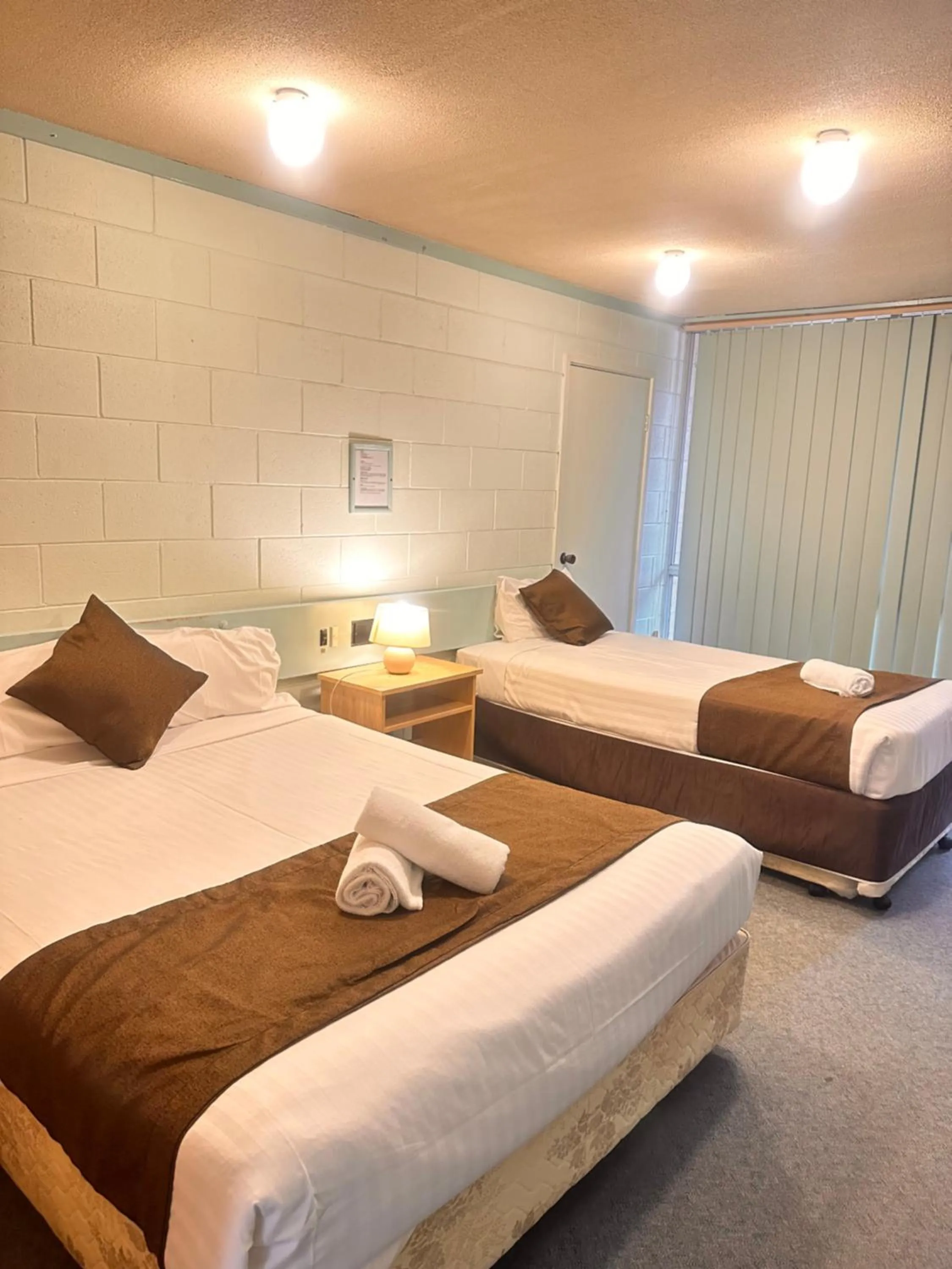 Photo of the whole room, Bed in Bendigo Motor Inn