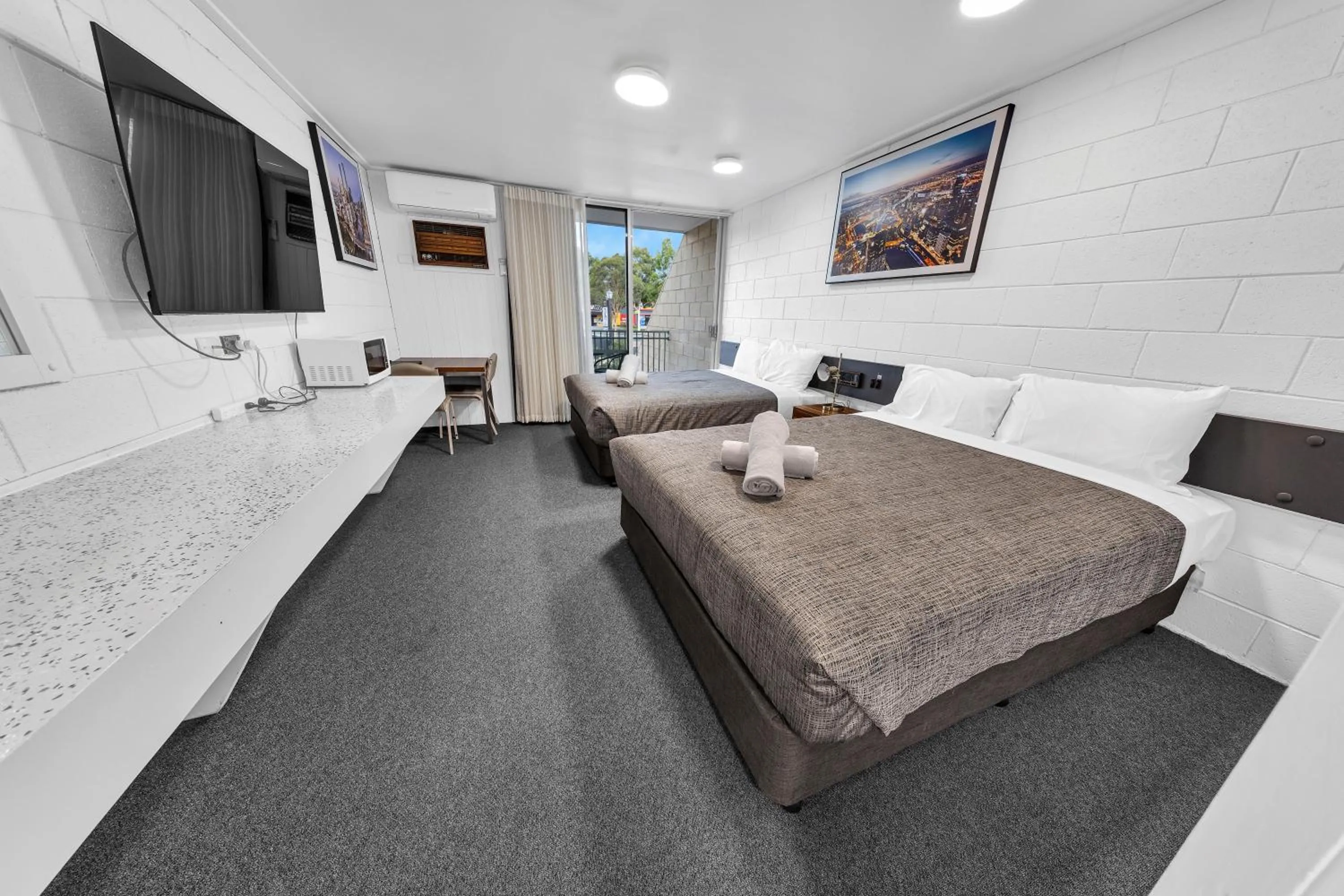 Bed in Bendigo Motor Inn