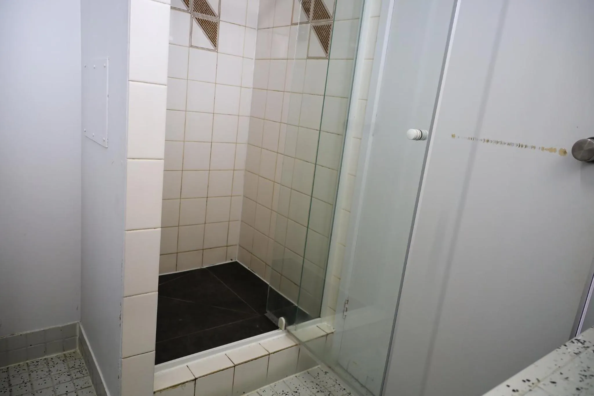 Shower in Bendigo Motor Inn