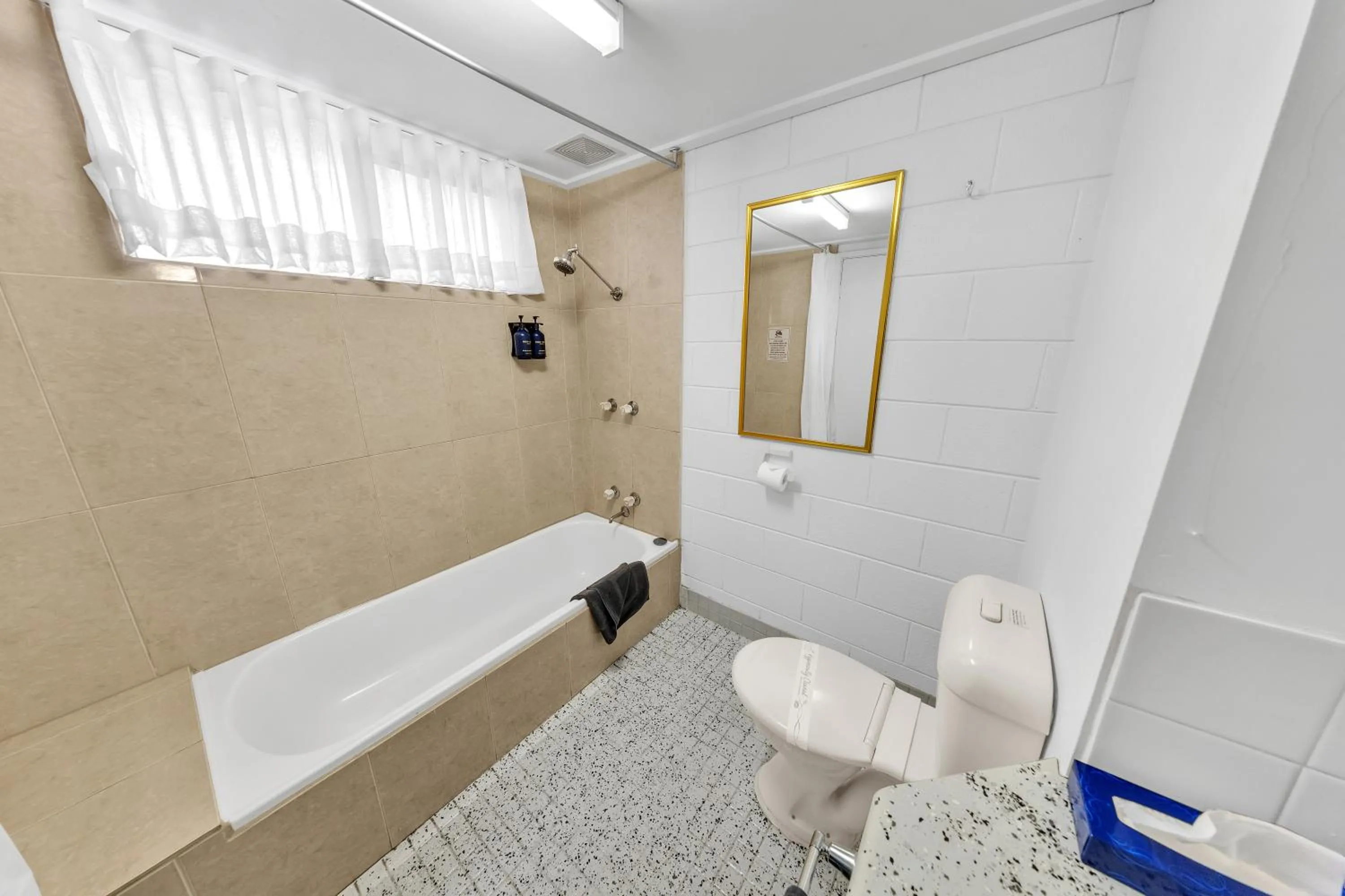 Toilet in Bendigo Motor Inn