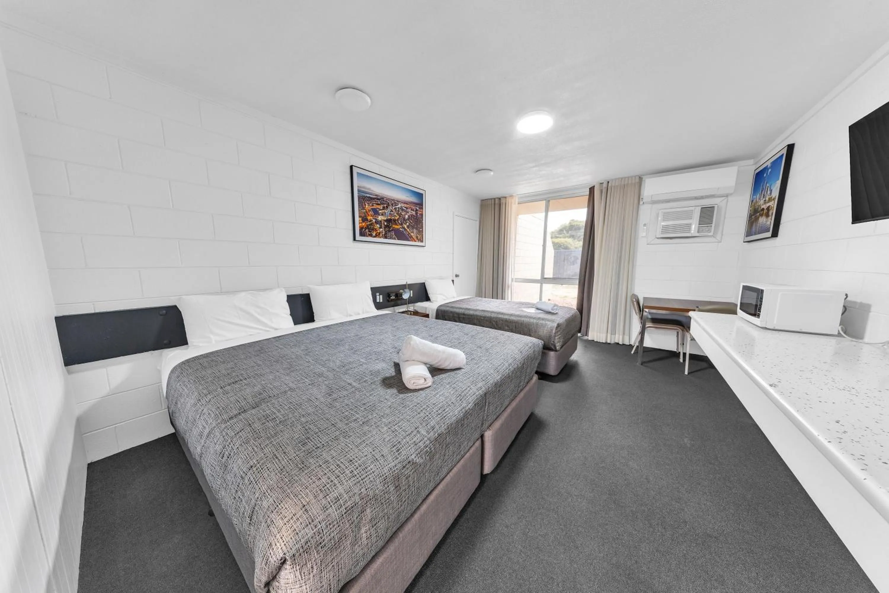 Photo of the whole room, Bed in Bendigo Motor Inn