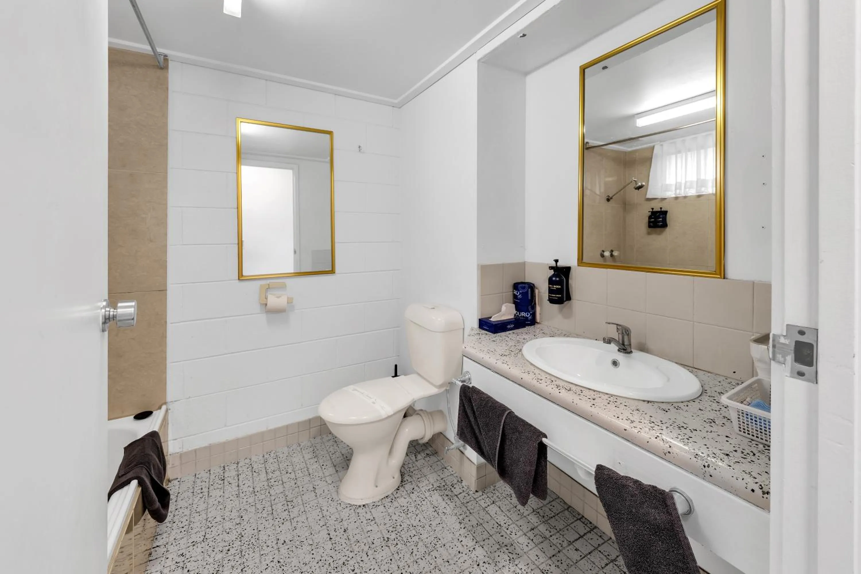 Toilet in Bendigo Motor Inn