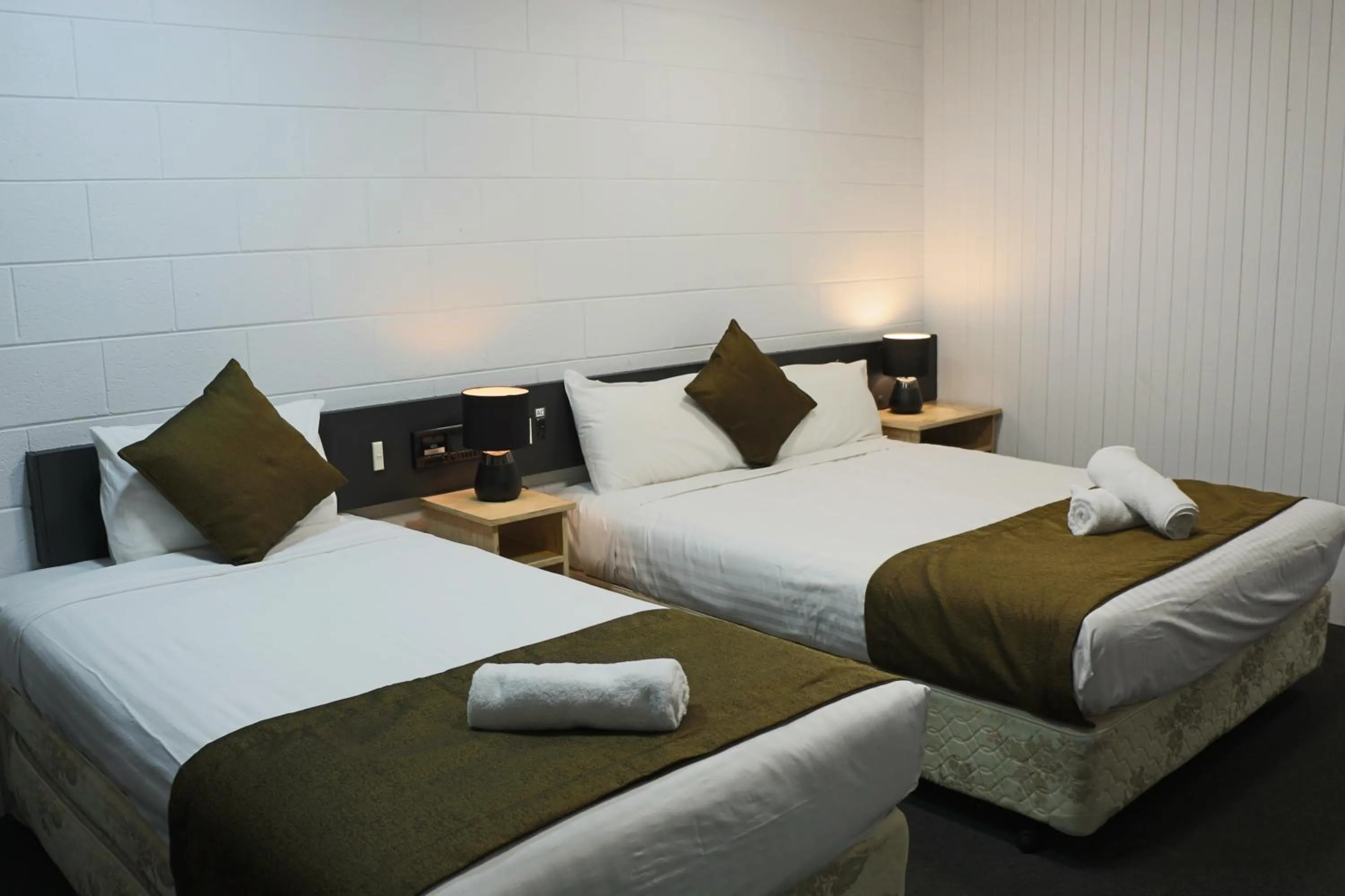 Bed in Bendigo Motor Inn