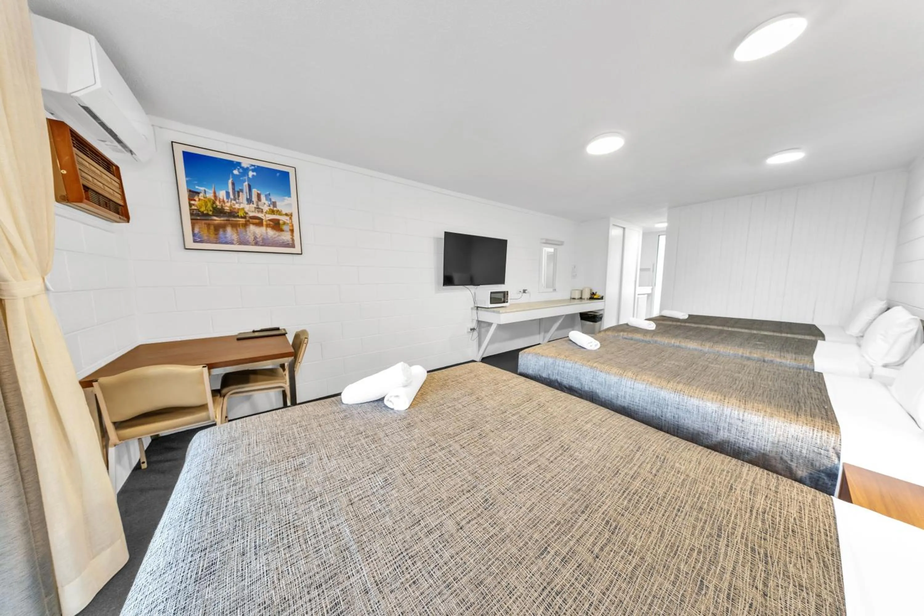 Bed in Bendigo Motor Inn