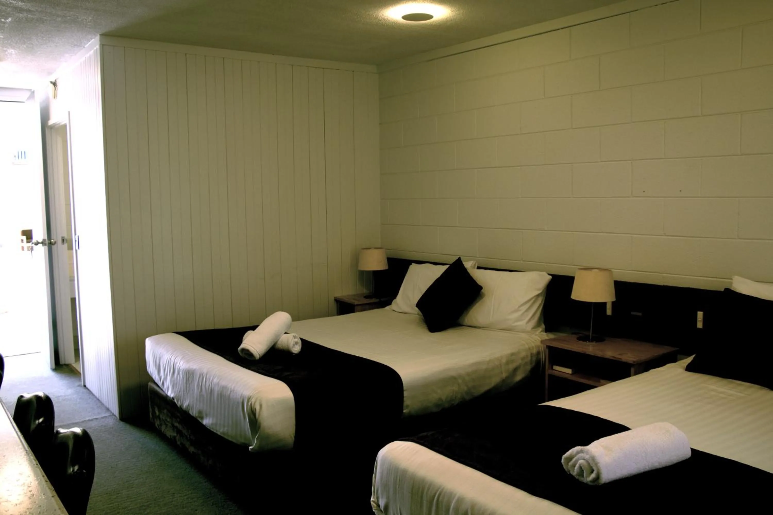 Bed in Bendigo Motor Inn