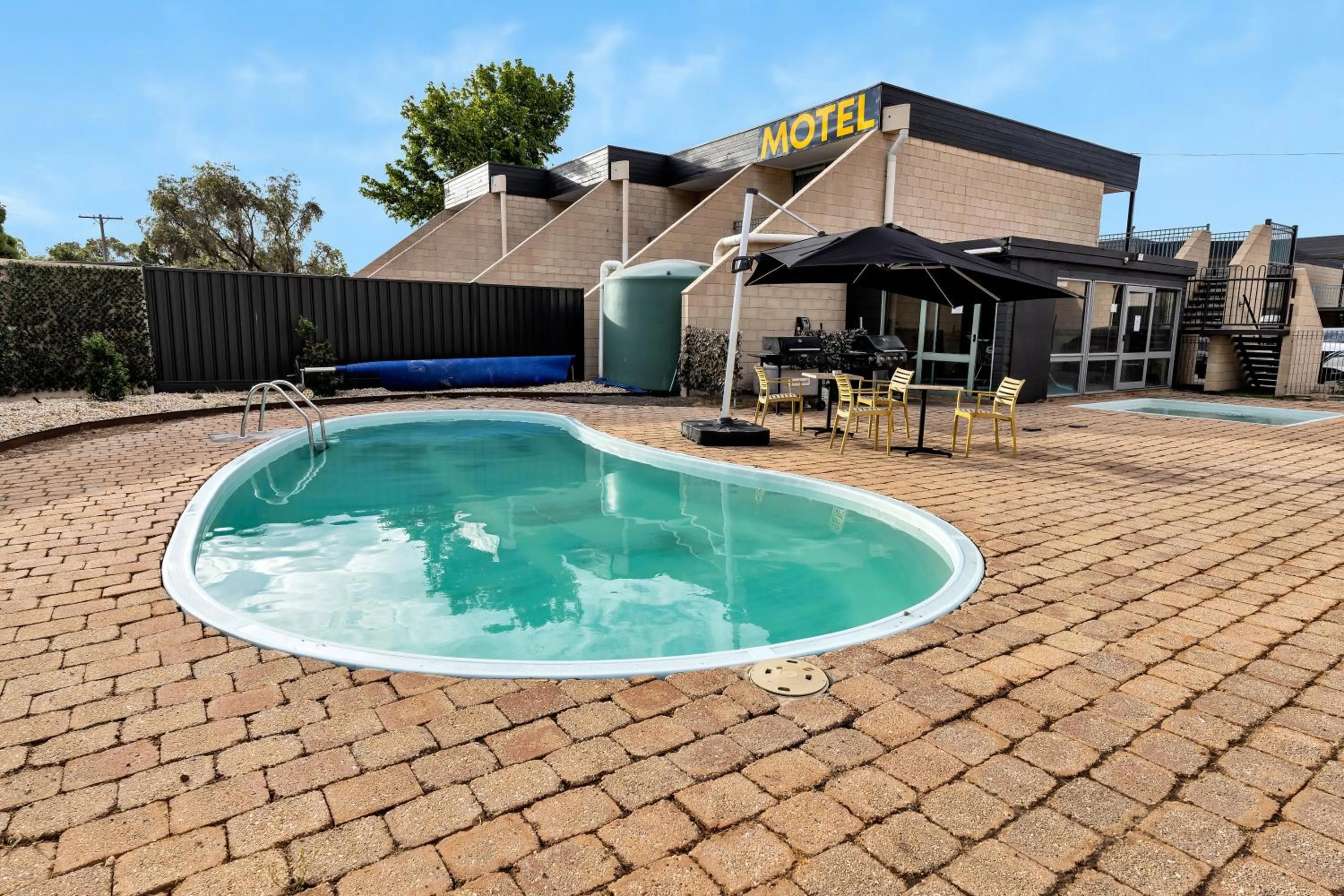 Pool view in Bendigo Motor Inn