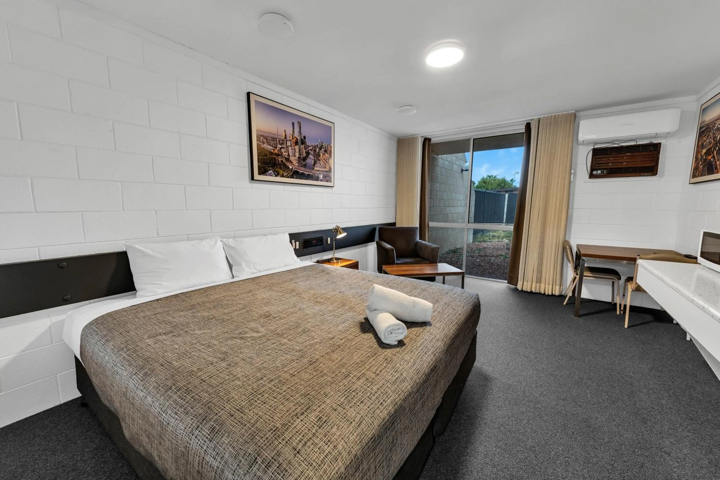 Bed in Bendigo Motor Inn