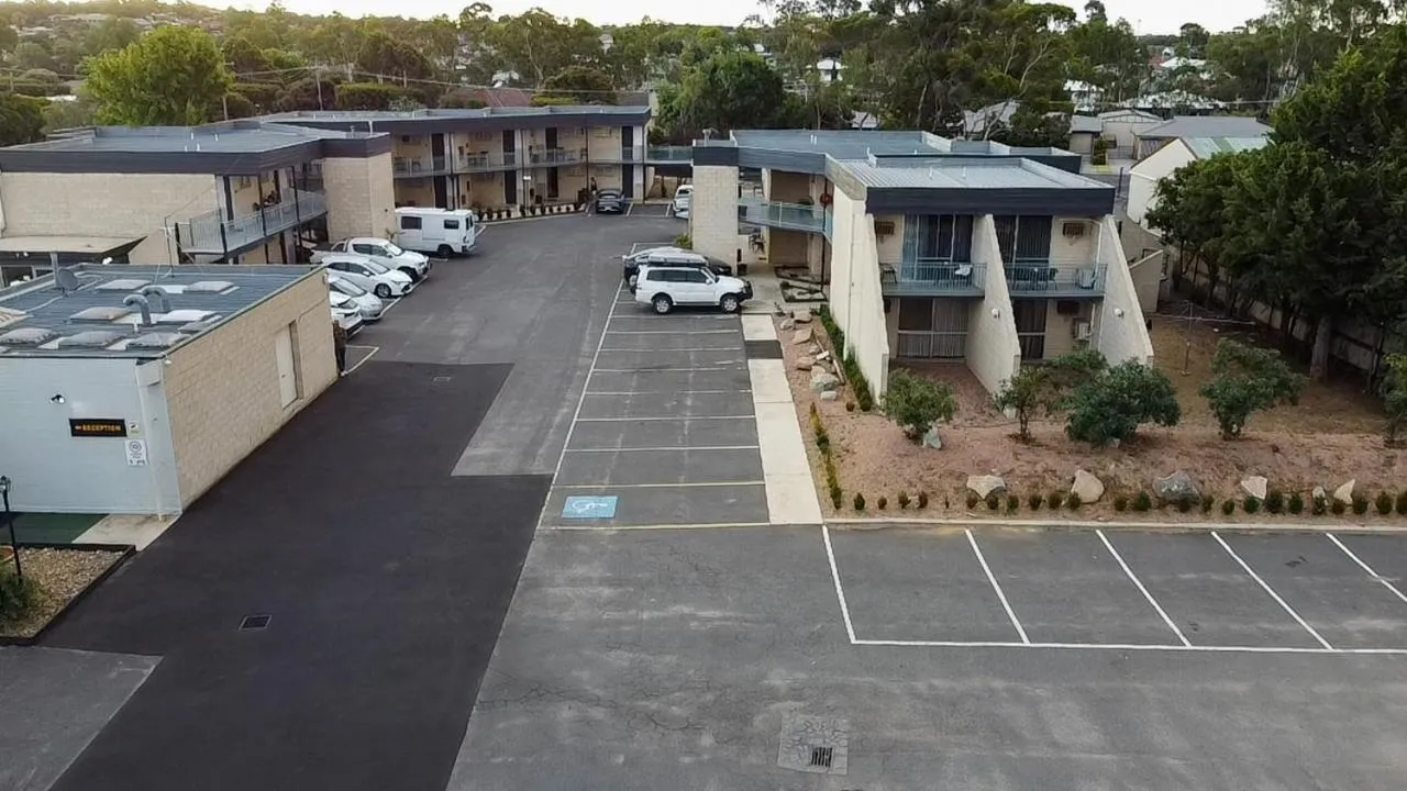 Property building in Bendigo Motor Inn