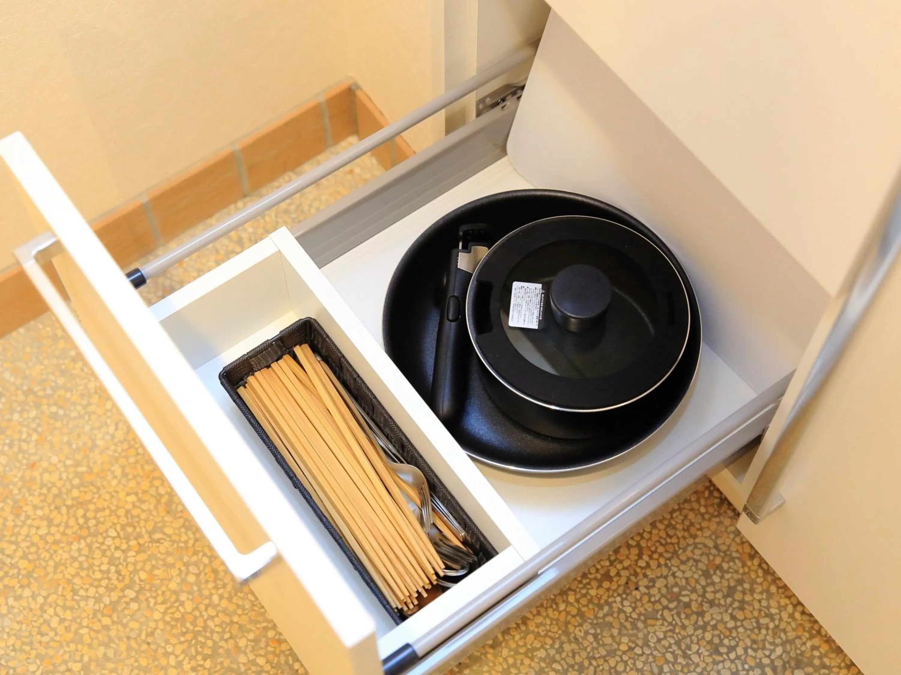 Kitchen or kitchenette in カモンイン 比永城町