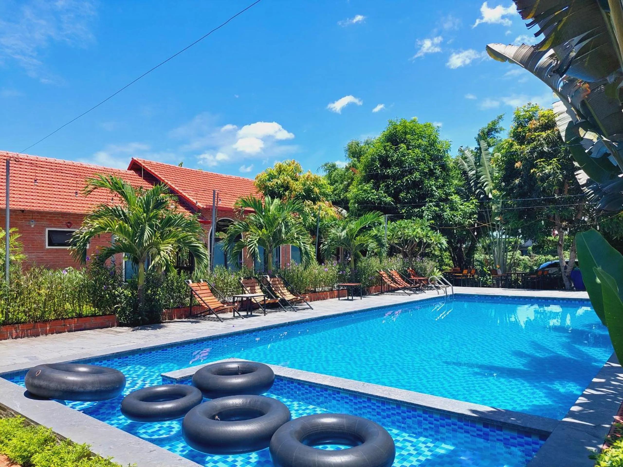 Swimming pool in Ninh Binh Mountain Side Homestay & Cafe