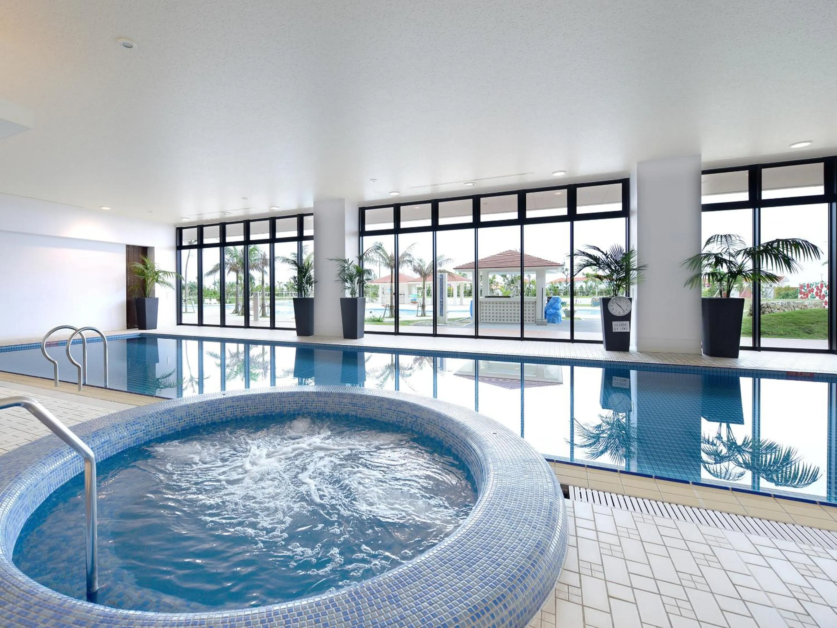 Swimming pool in Southern Beach Hotel & Resort