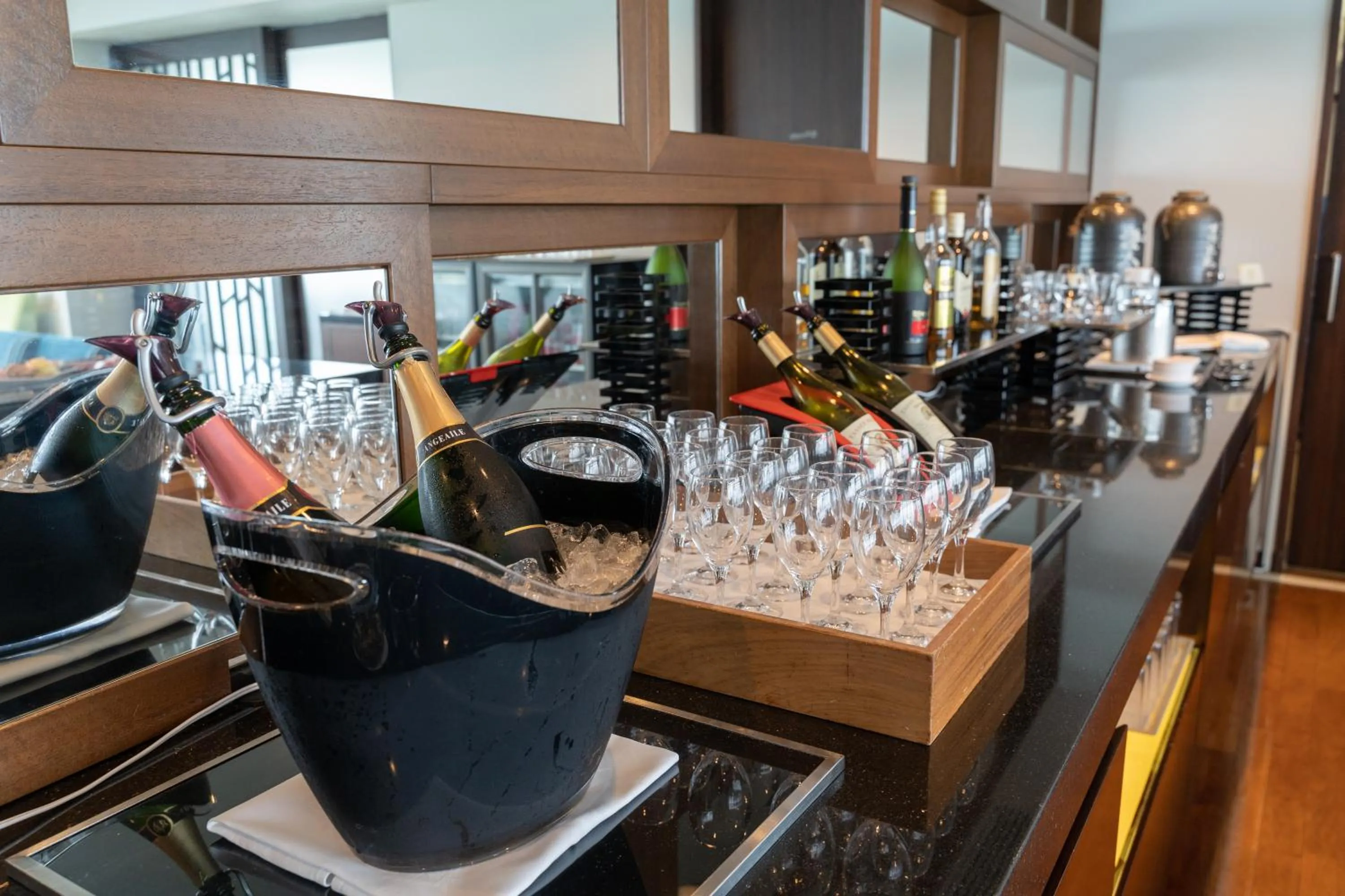 Lounge or bar in Southern Beach Hotel & Resort