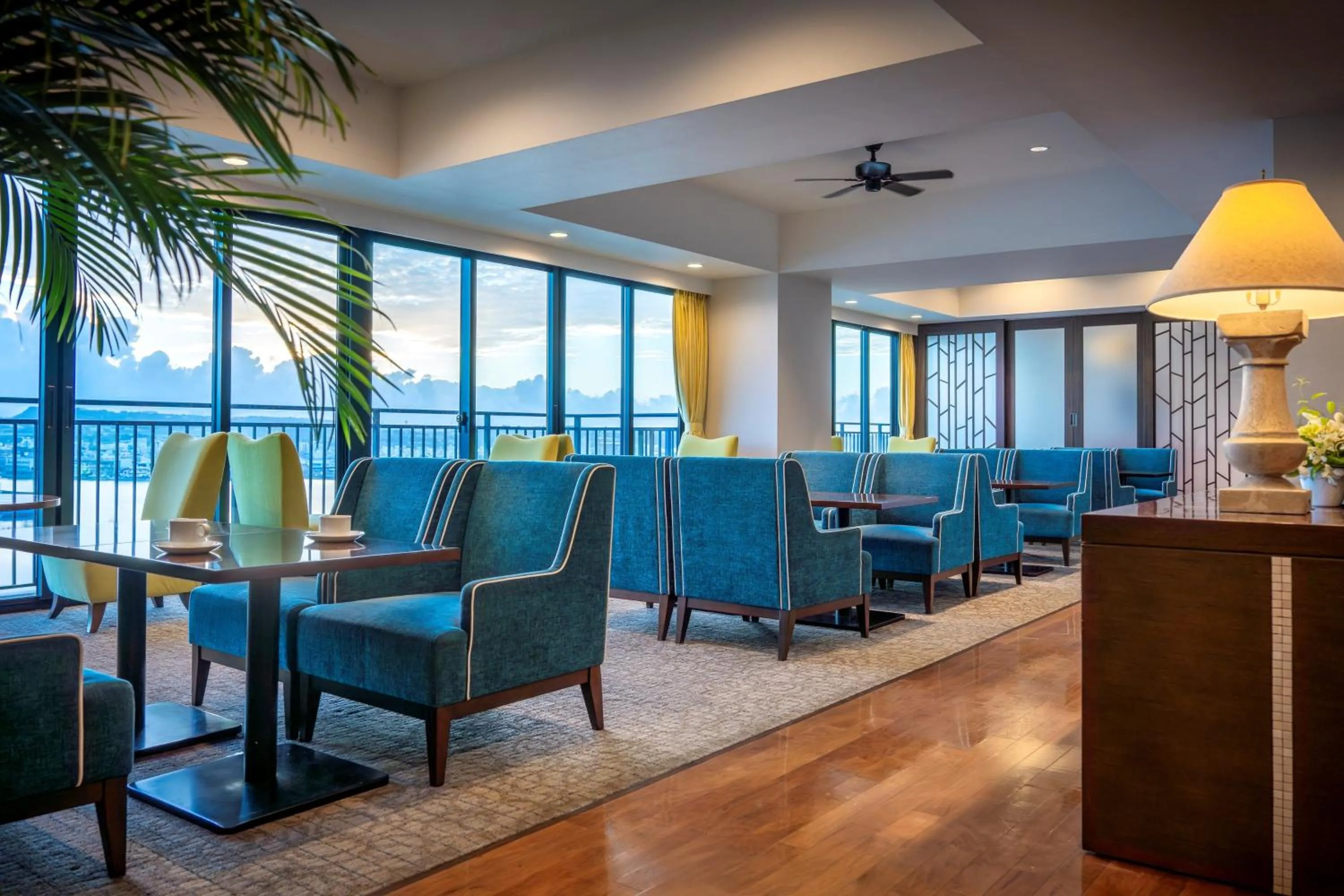 Lounge or bar in Southern Beach Hotel & Resort