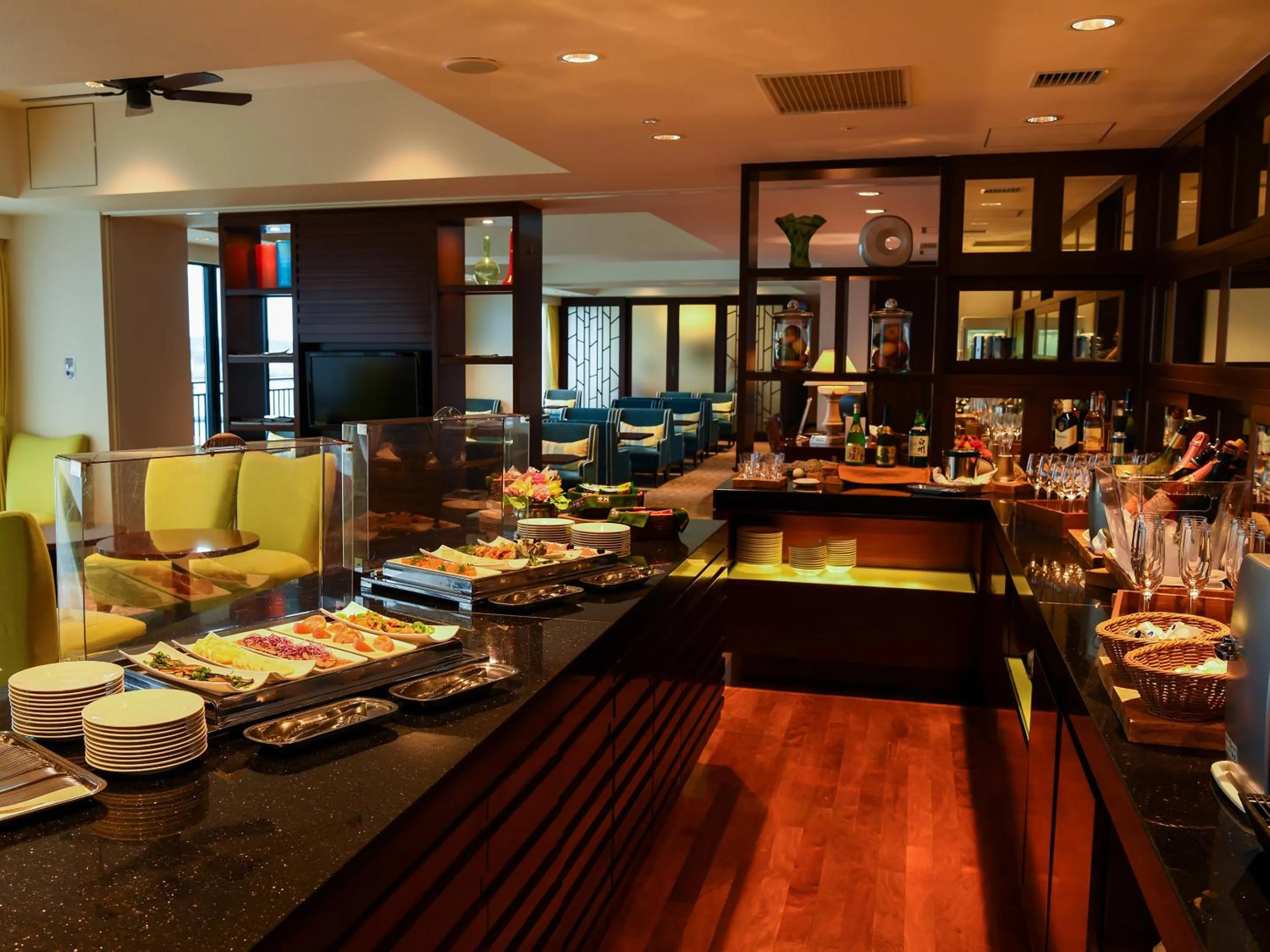 Communal lounge/ TV room in Southern Beach Hotel & Resort