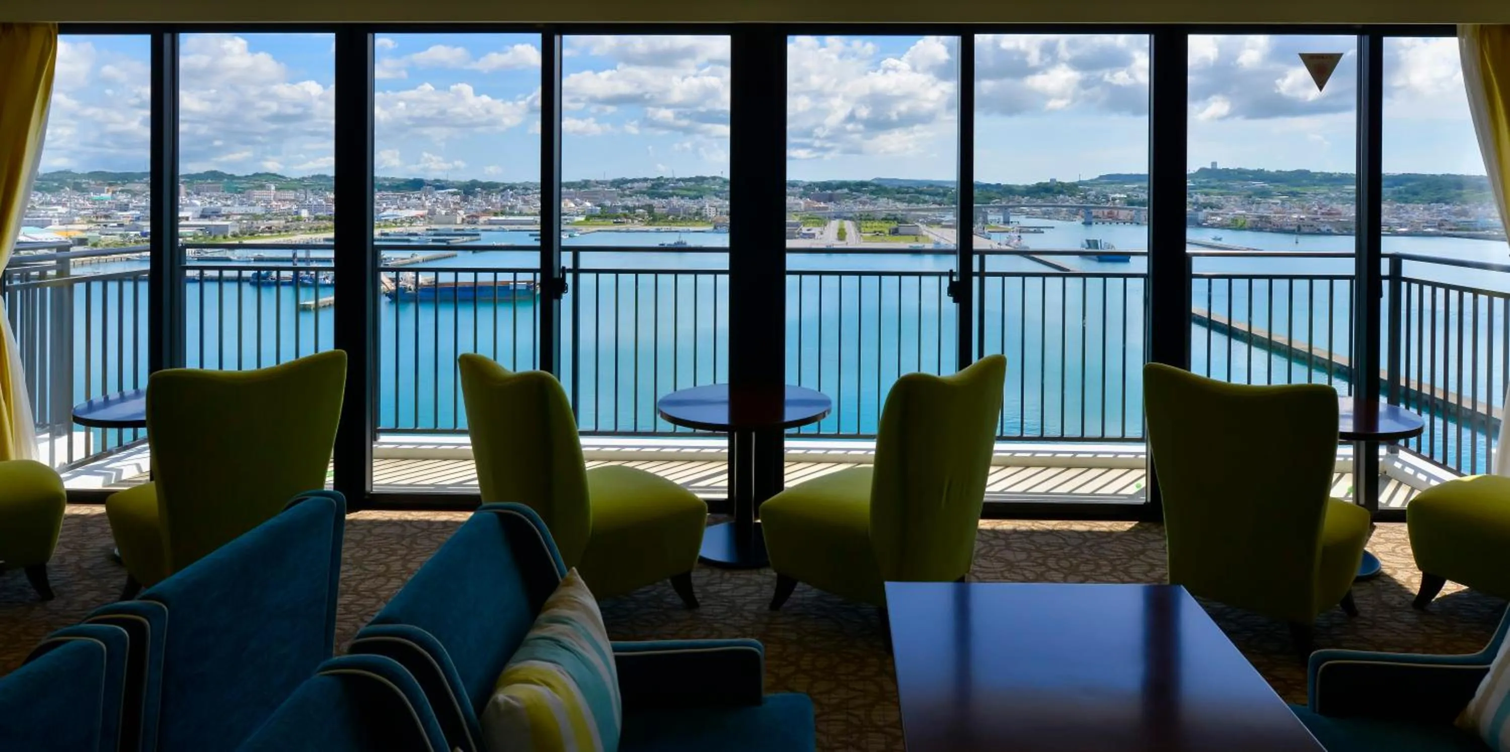 Lounge or bar in Southern Beach Hotel & Resort