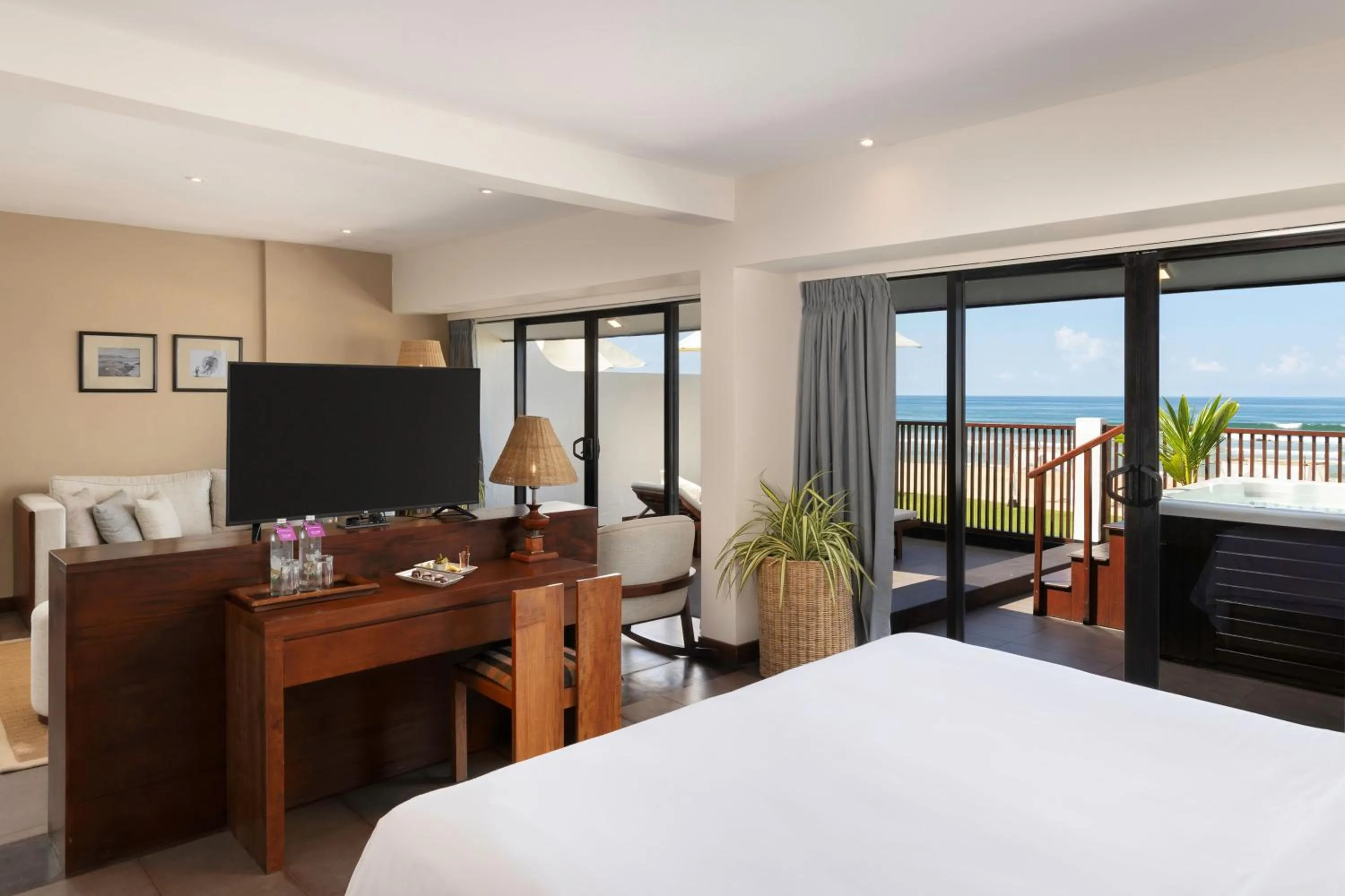 Photo of the whole room, Bed in EKHO Surf Bentota