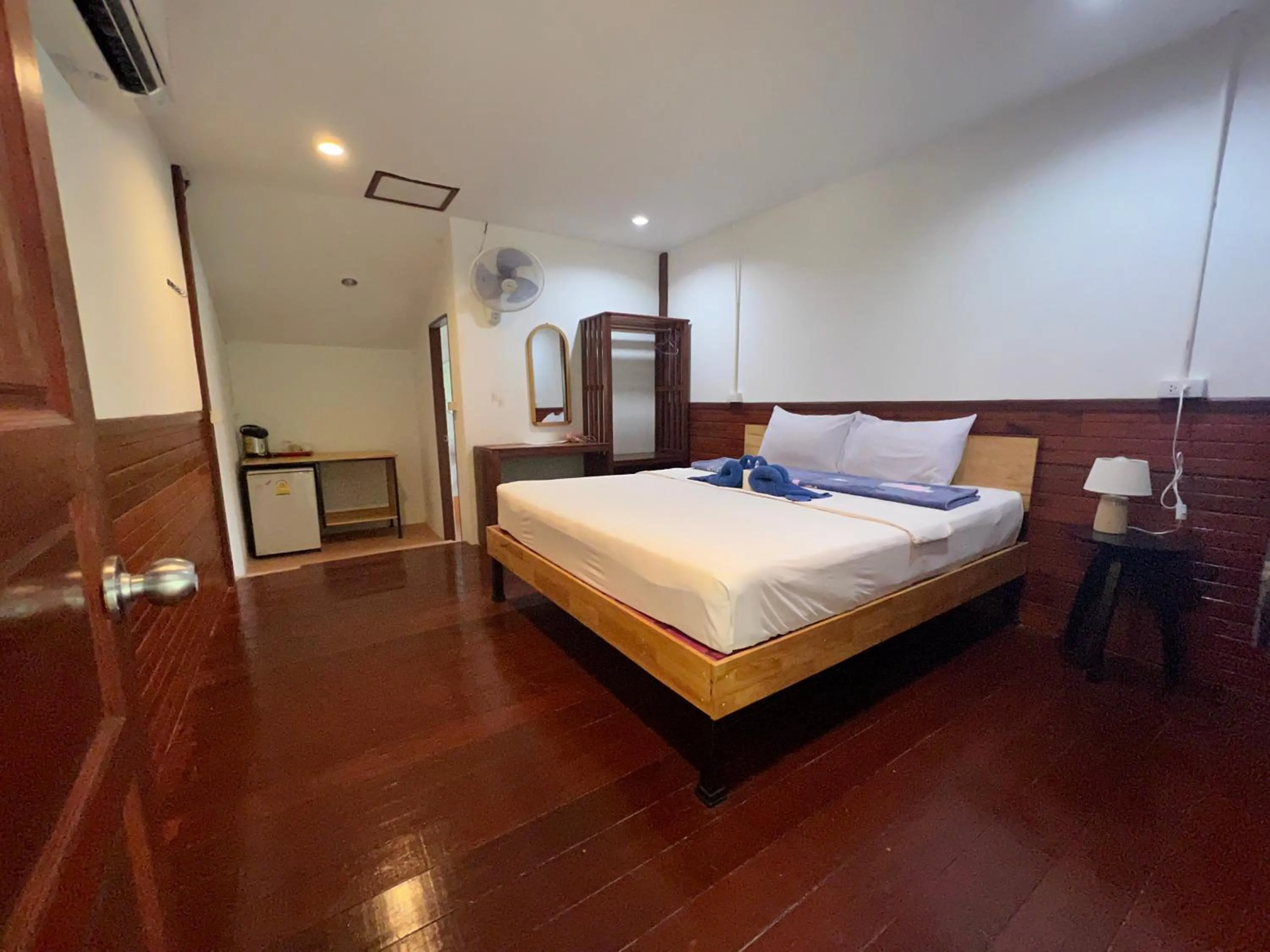 Photo of the whole room, Bed in Haad Salad Villa