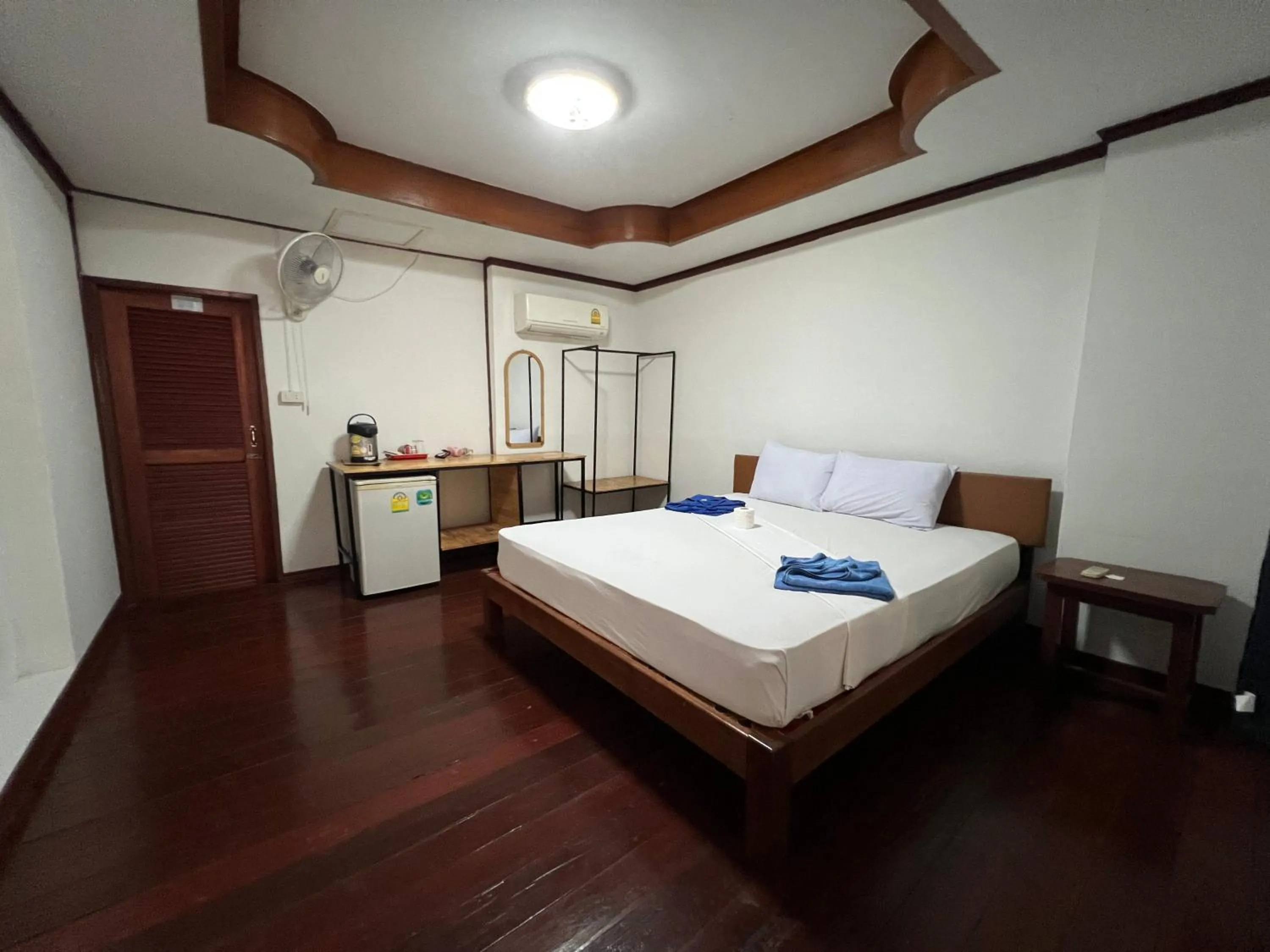 Photo of the whole room, Bed in Haad Salad Villa