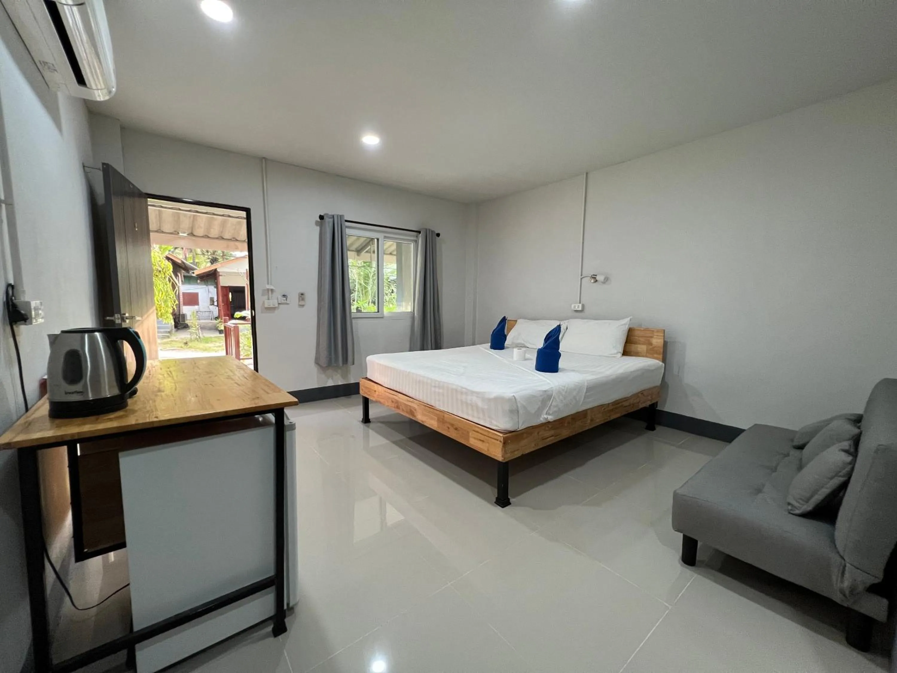 Photo of the whole room, Bed in Haad Salad Villa