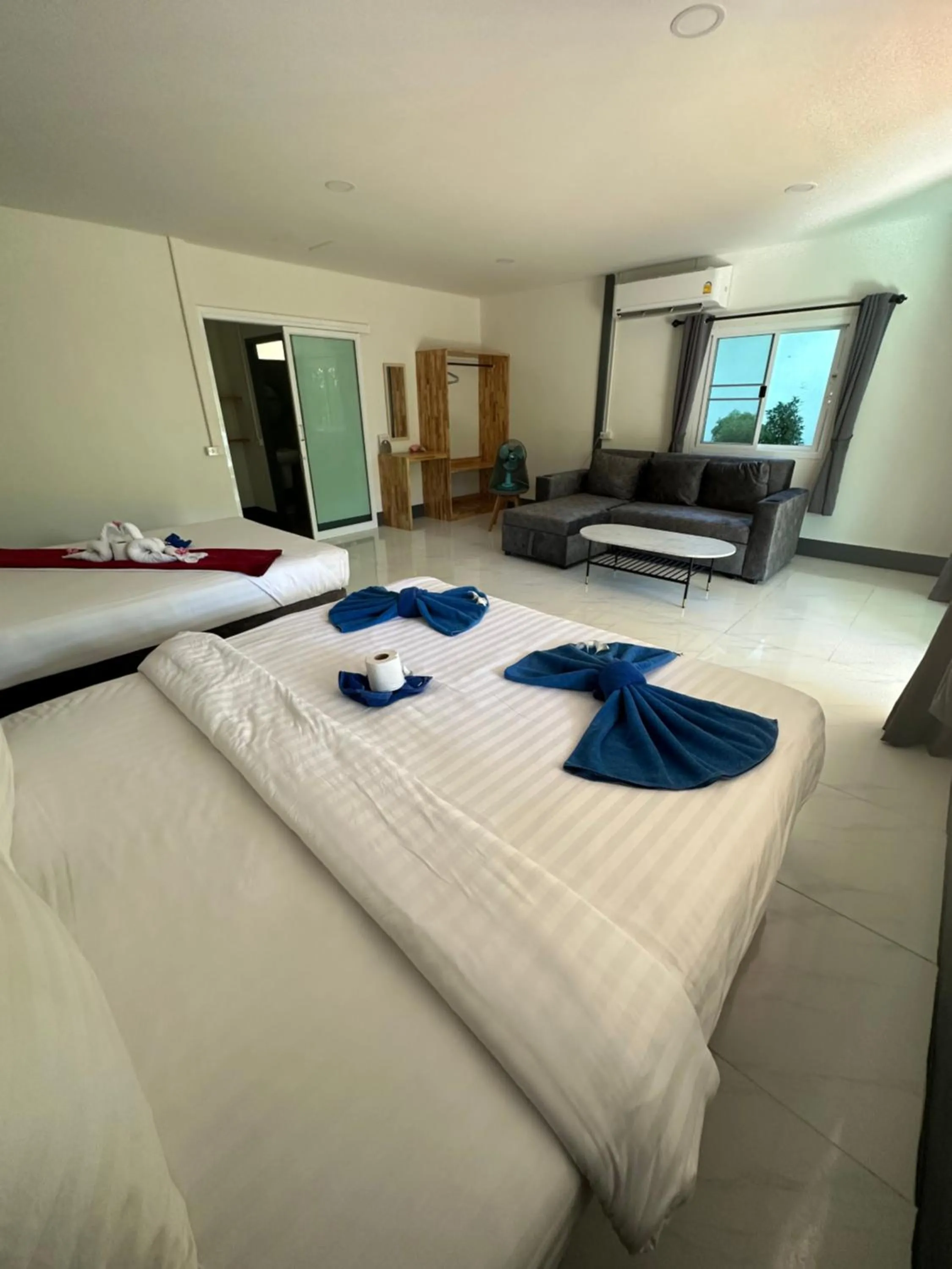 Bed in Haad Salad Villa