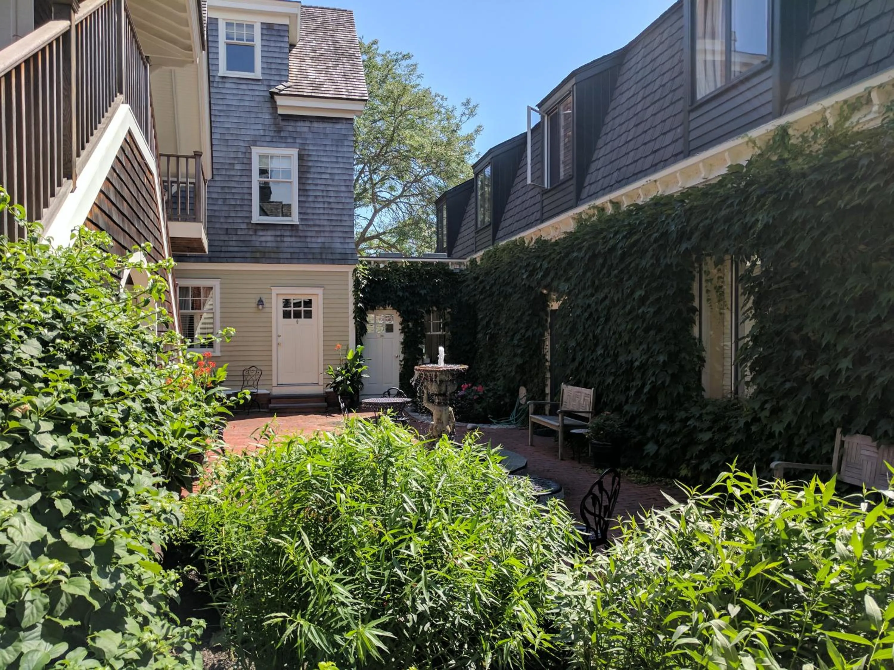 Living room in Pelham Court Hotel