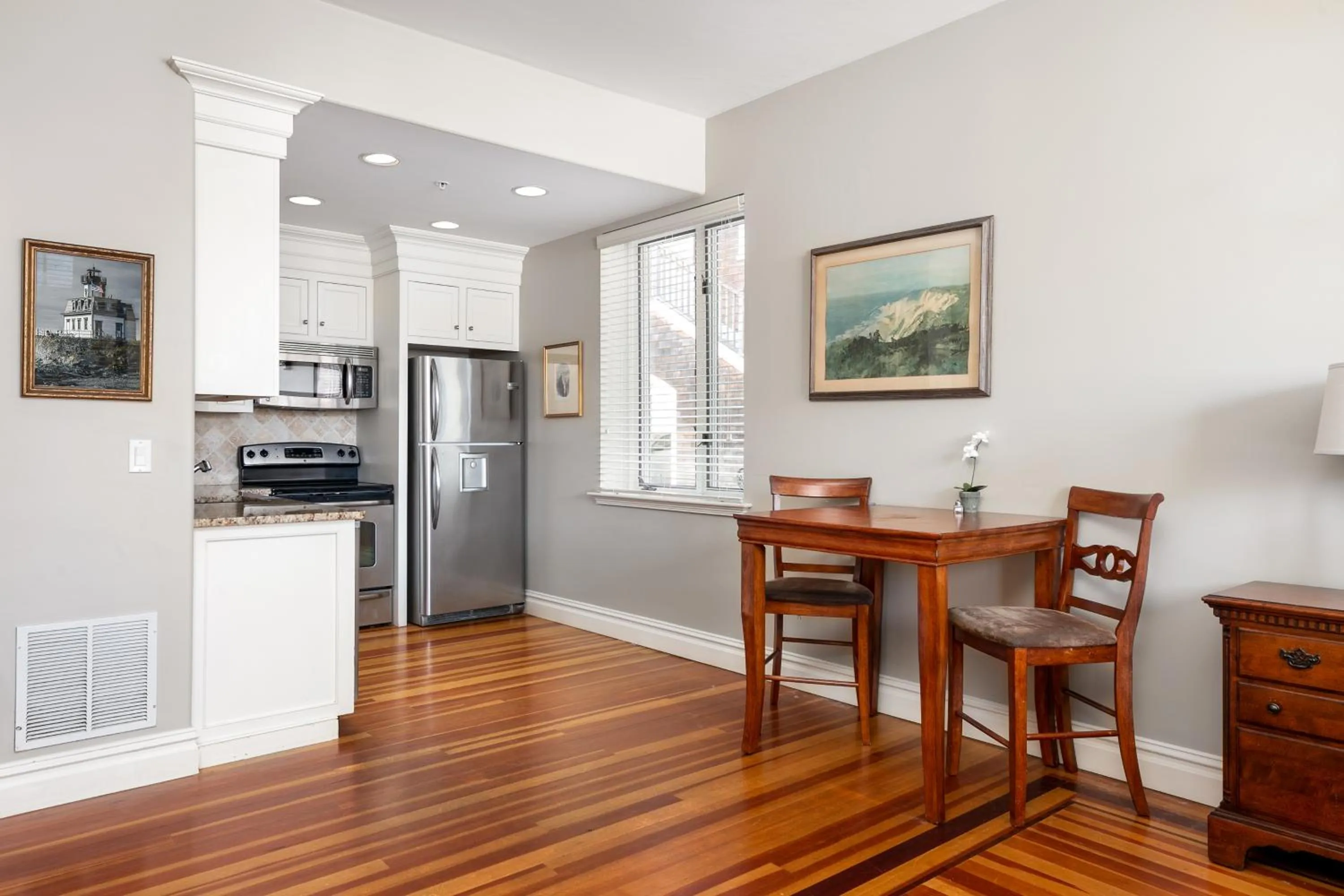 Living room in Pelham Court Hotel