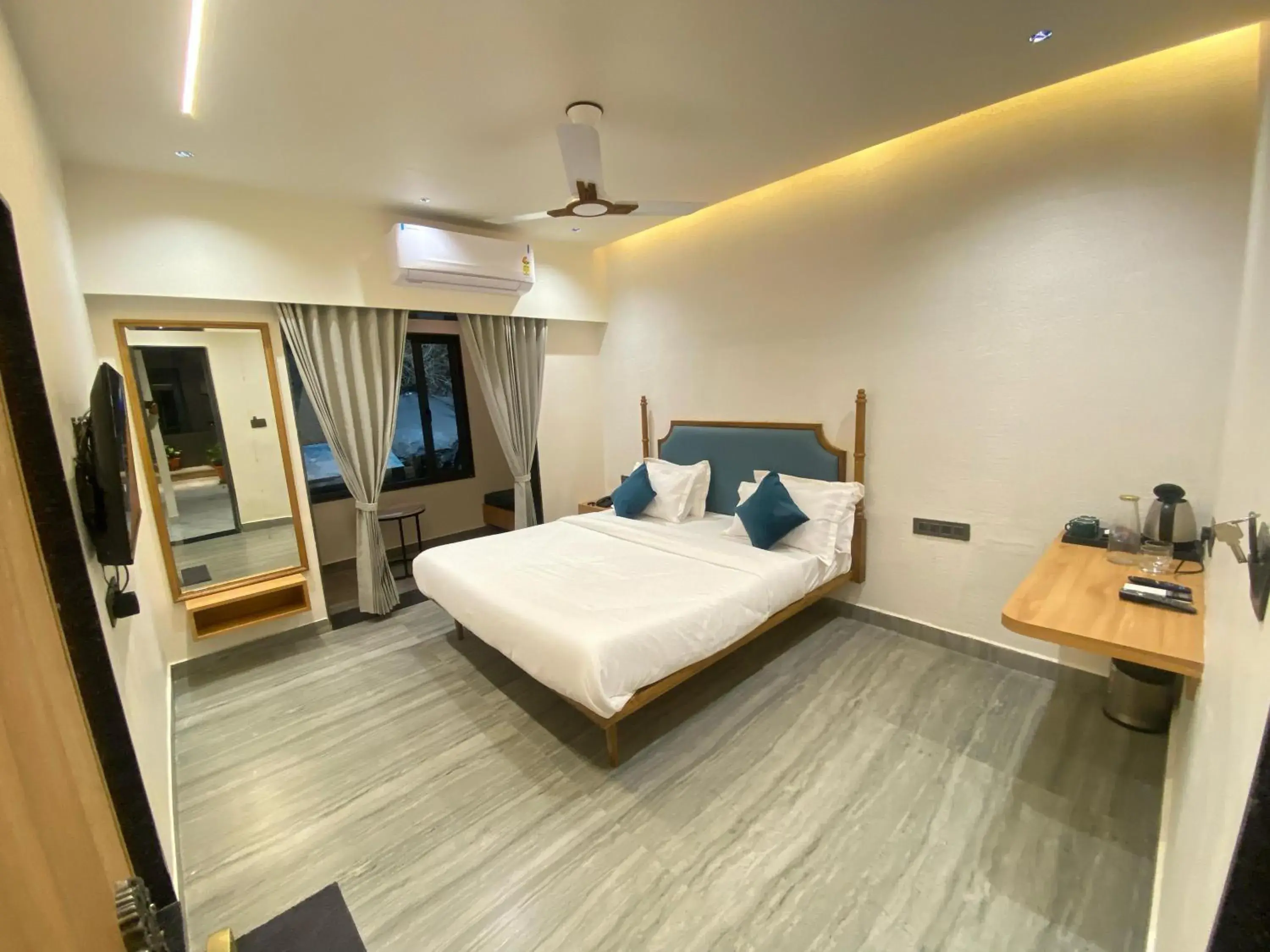 Hotel Crystal inn Nakki Lake 25 Meter Hotel Crystal inn Nakki Lake 25 Meter