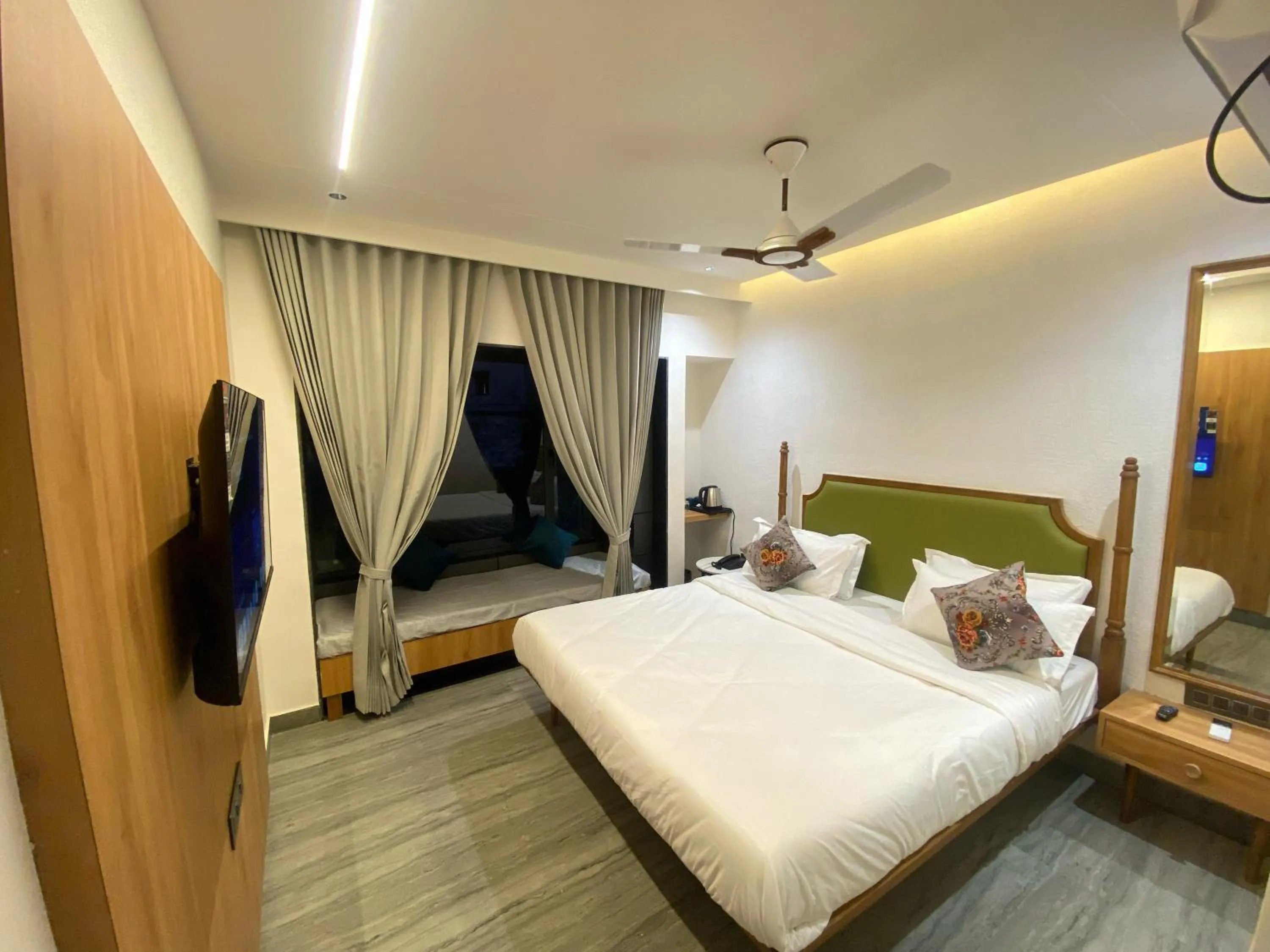 Hotel Crystal inn Nakki Lake 25 Meter