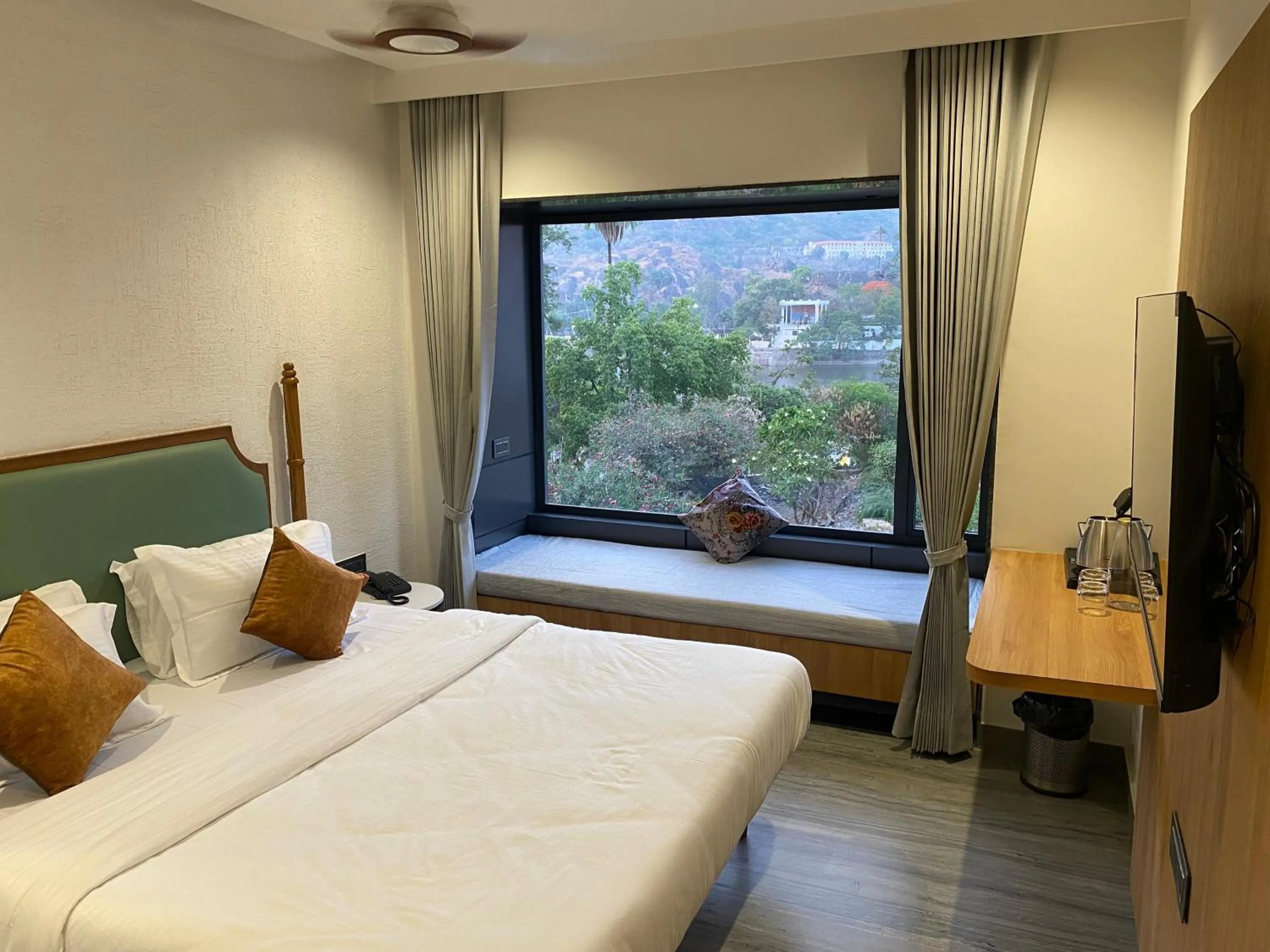 Hotel Crystal inn Nakki Lake 25 Meter