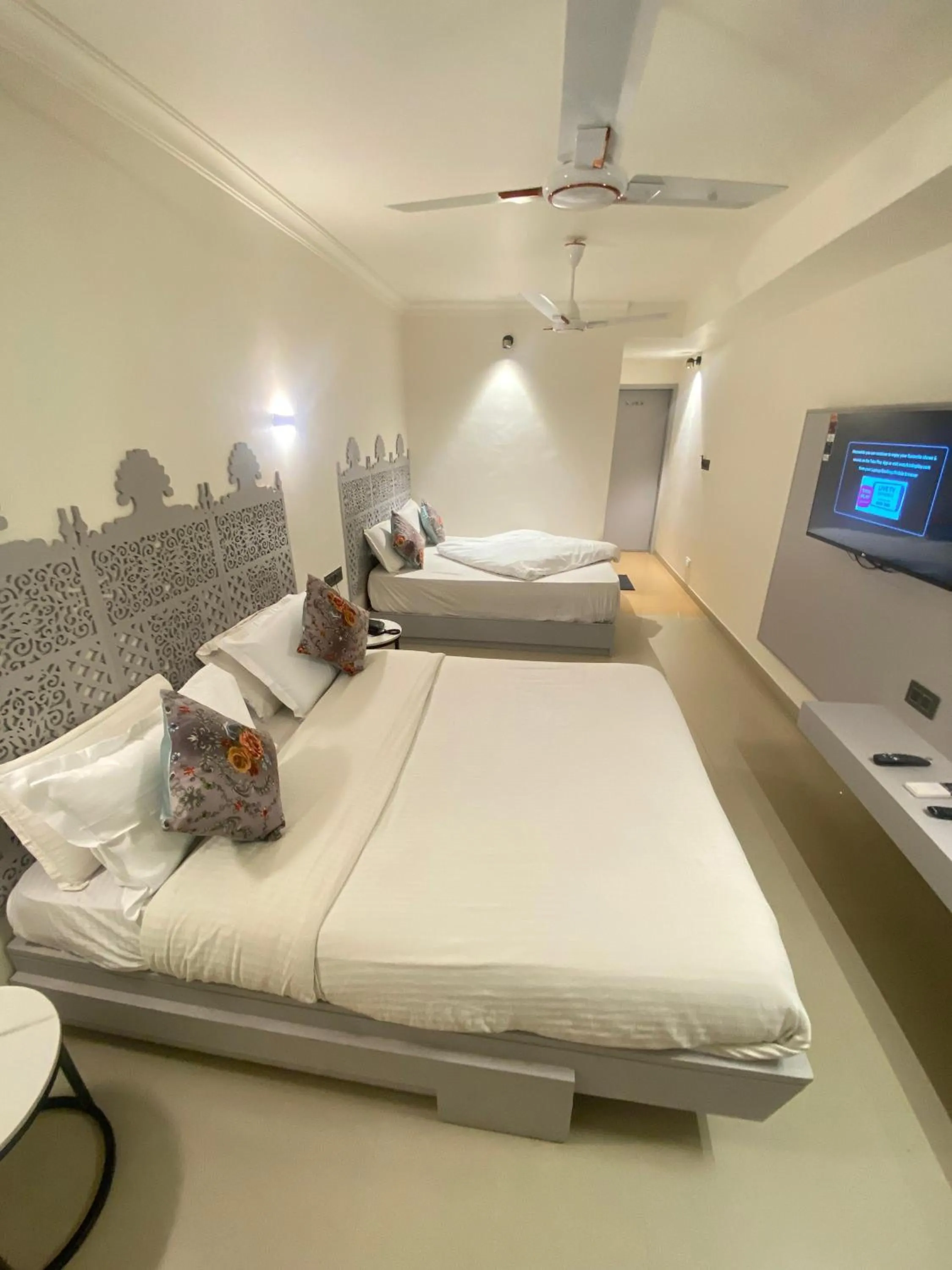 Hotel Crystal inn Nakki Lake 25 Meter