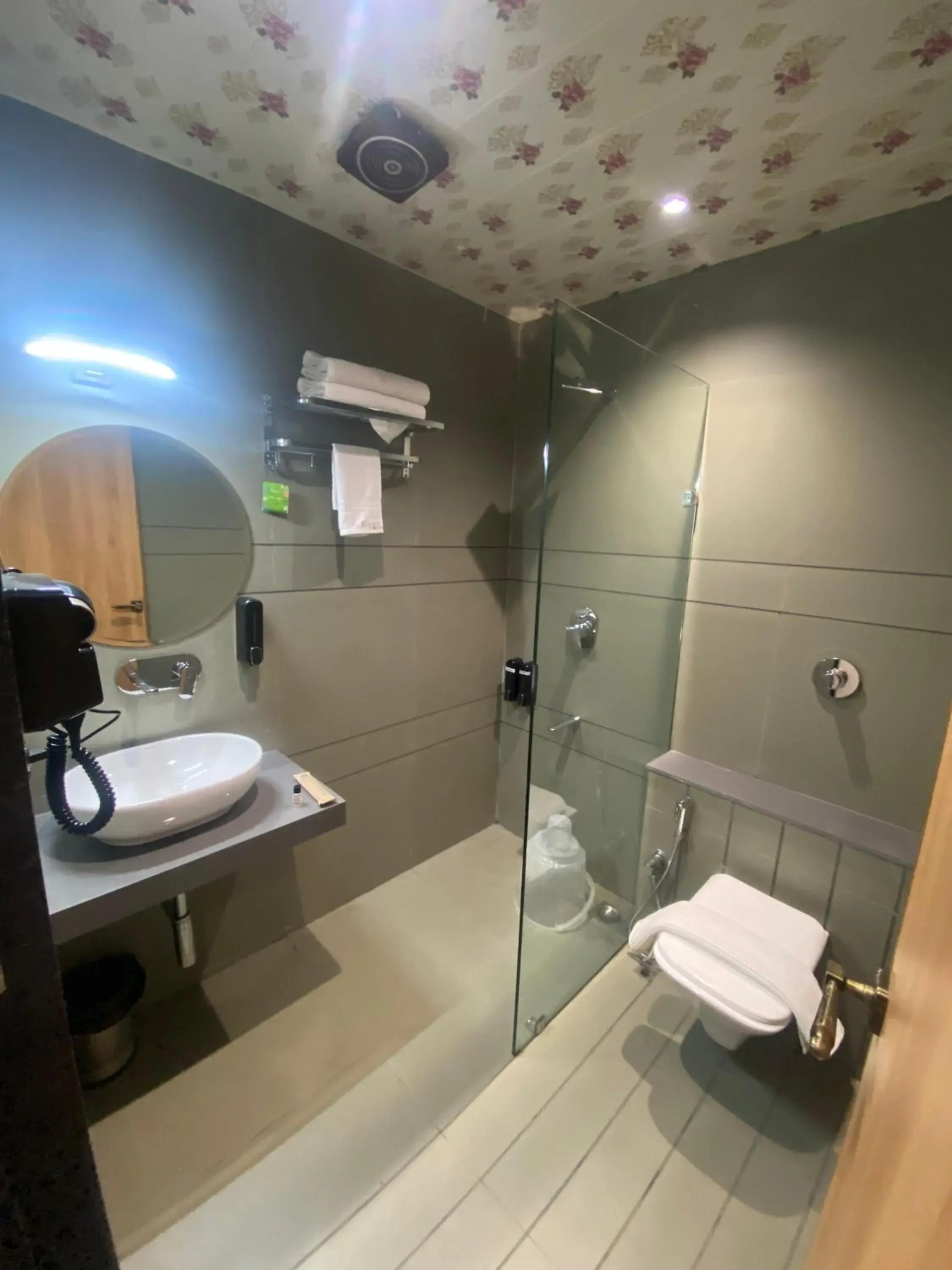 Hotel Crystal inn Nakki Lake 25 Meter Hotel Crystal inn Nakki Lake 25 Meter