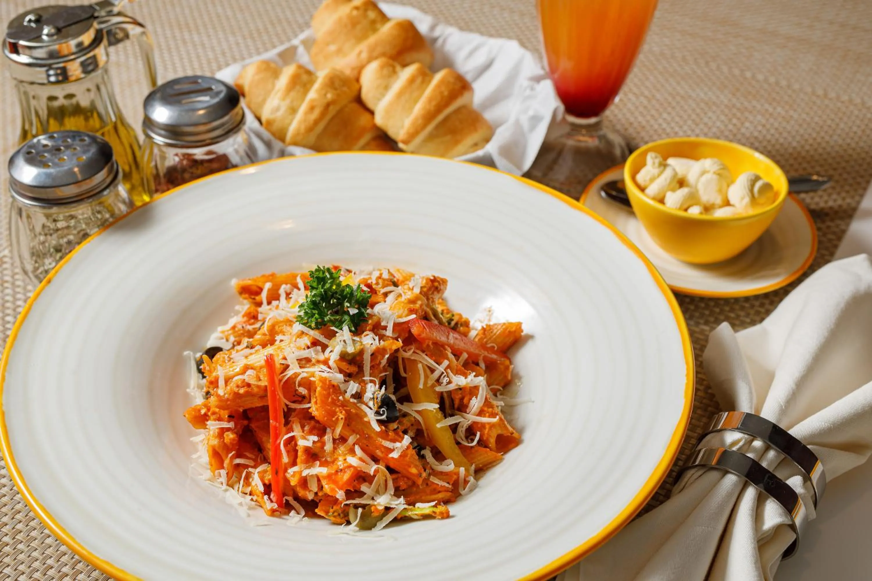 Food and drinks in The Riverview Retreat Corbett by Leisure Hotels