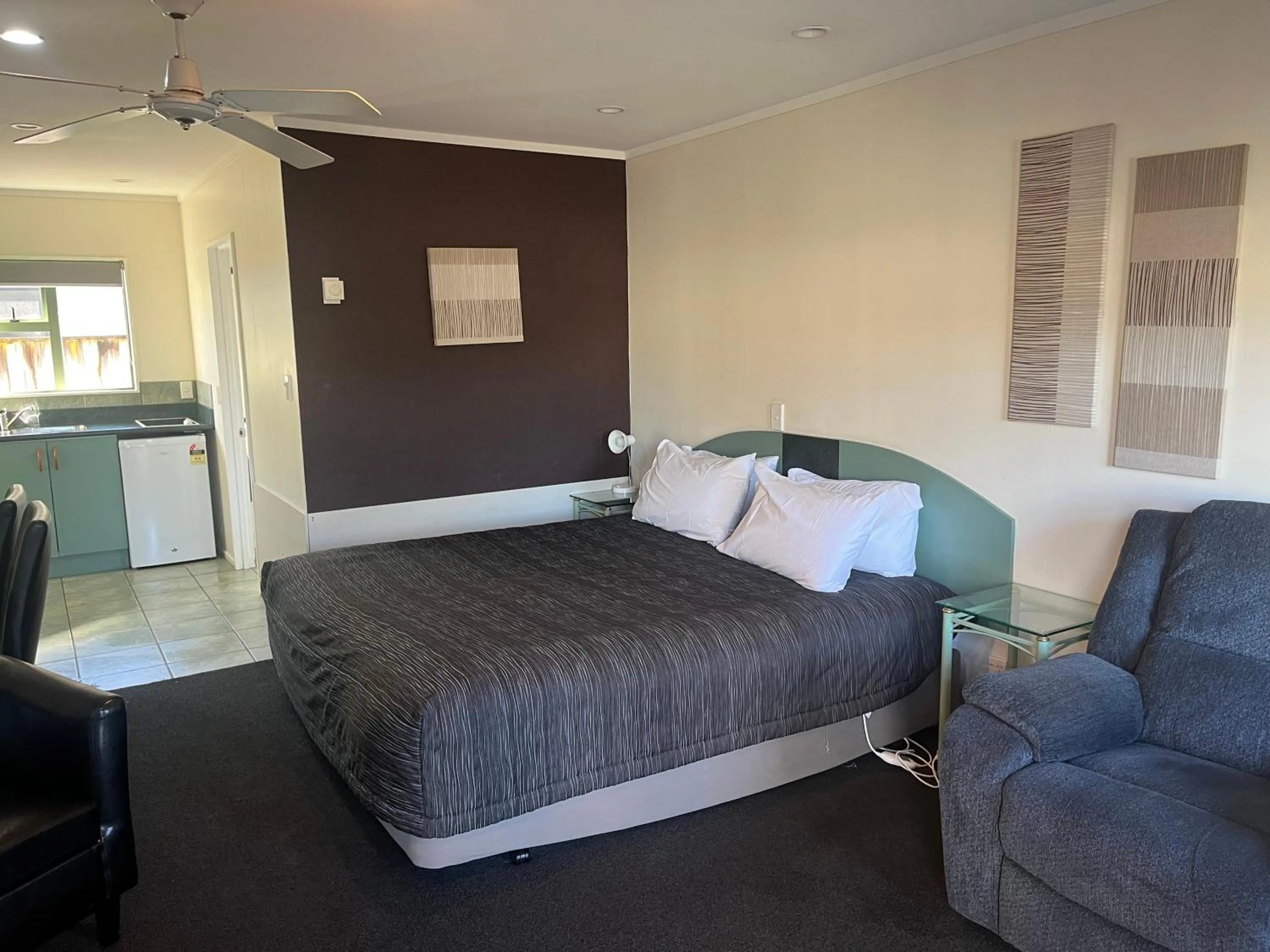 Bedroom, Bed in A'La Vista Motel