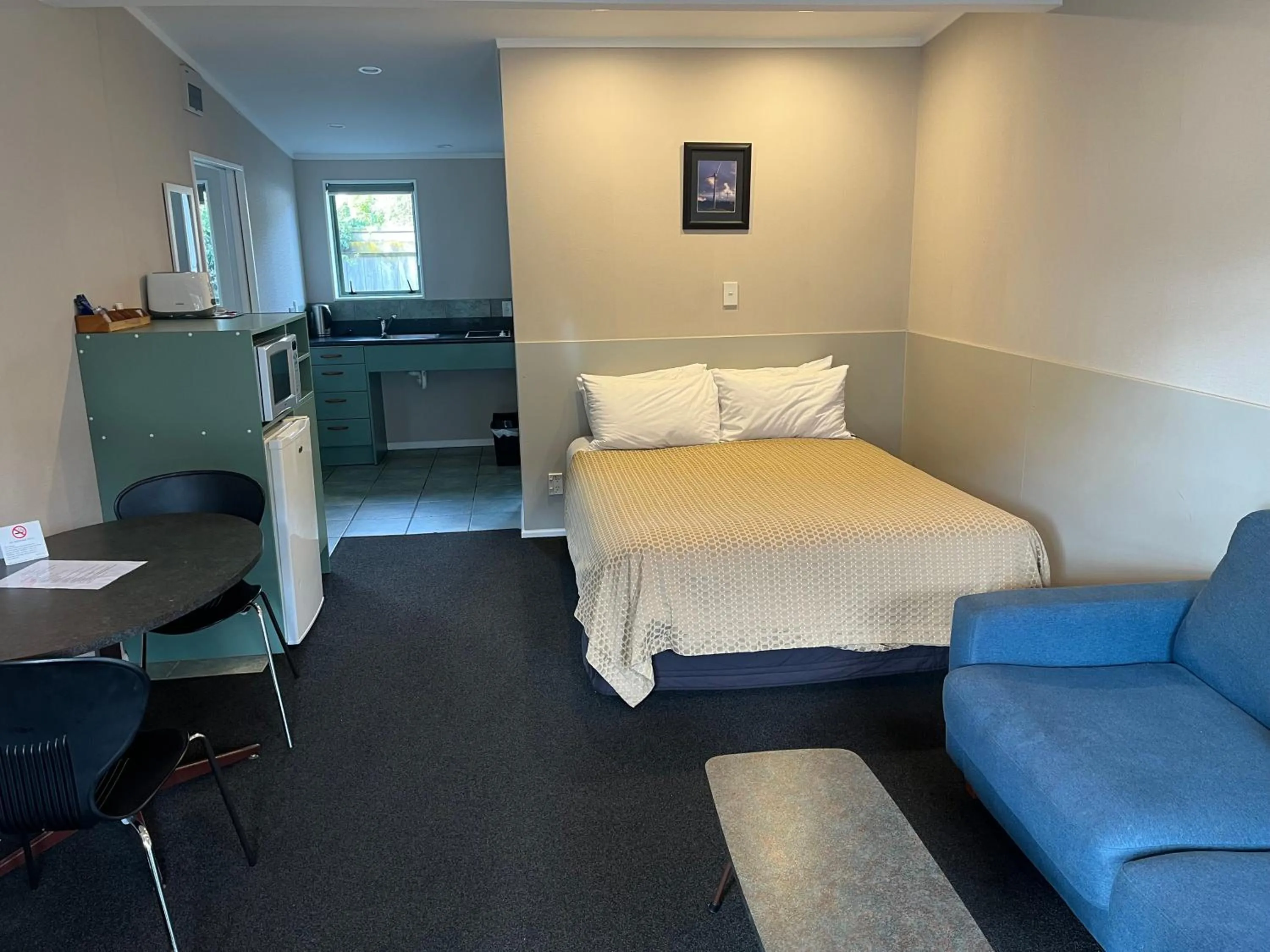 Bed in A'La Vista Motel