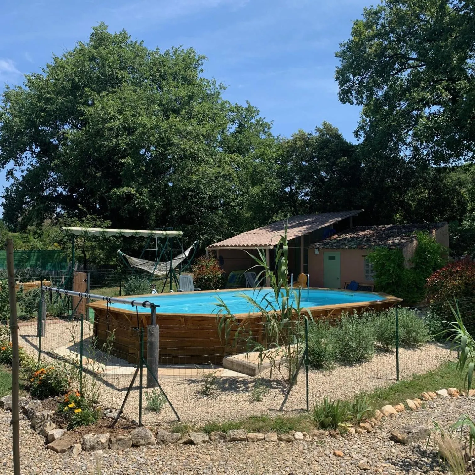 Swimming pool in Chambre d'hôtes Le Cèdre