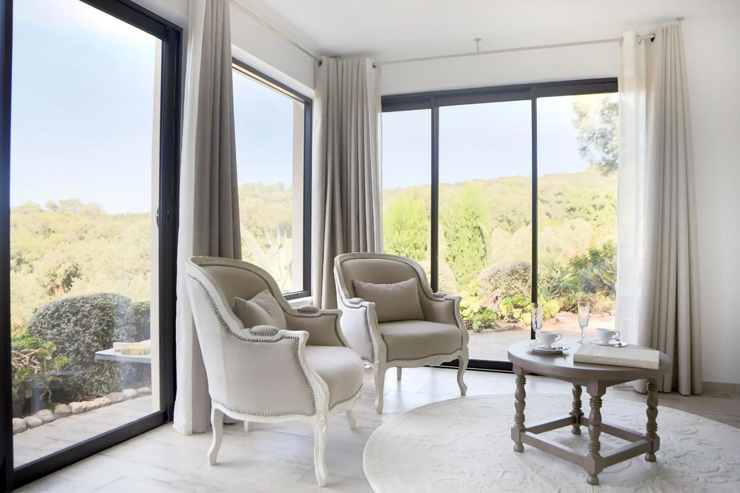 Living room in L'Hostellerie du Moulin des Oliviers