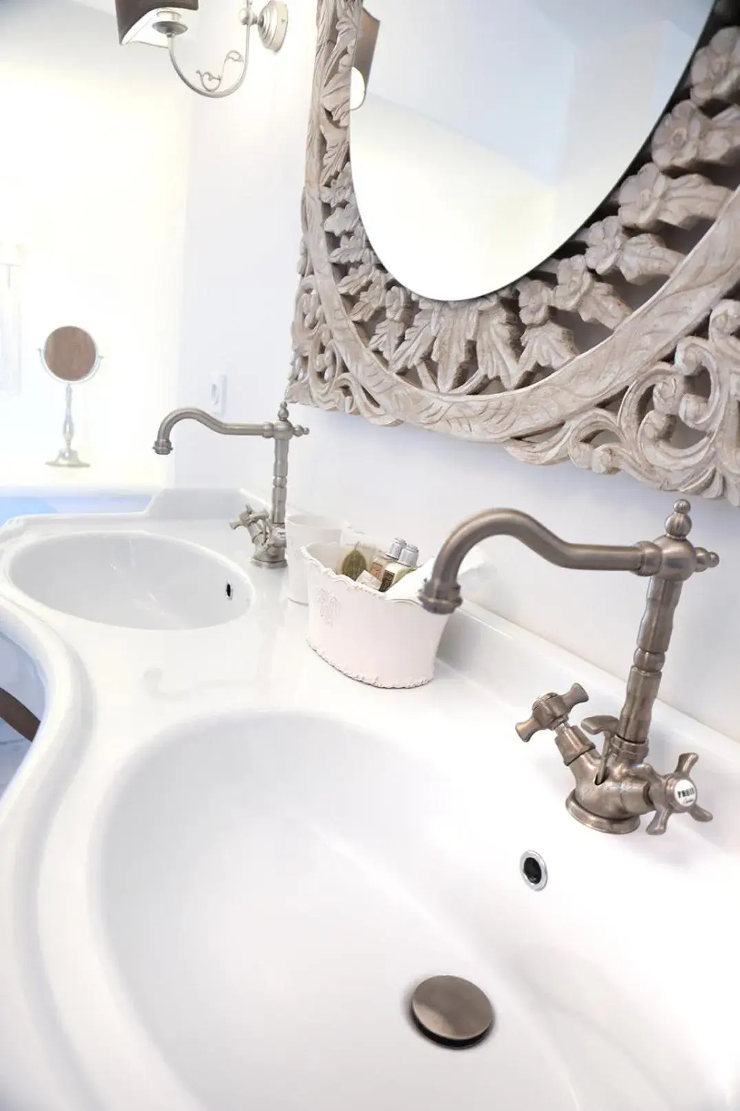 Double or Twin Room with Garden View in L'Hostellerie du Moulin des Oliviers Double or Twin Room with Garden View in L'Hostellerie du Moulin des Oliviers