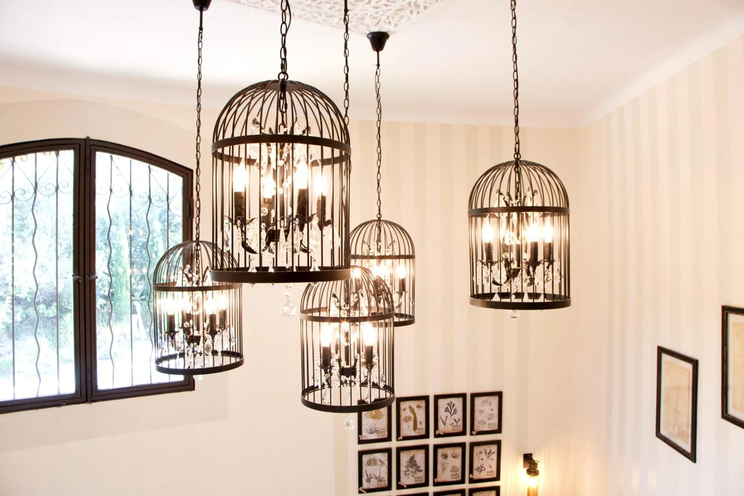 Communal lounge/ TV room in L'Hostellerie du Moulin des Oliviers