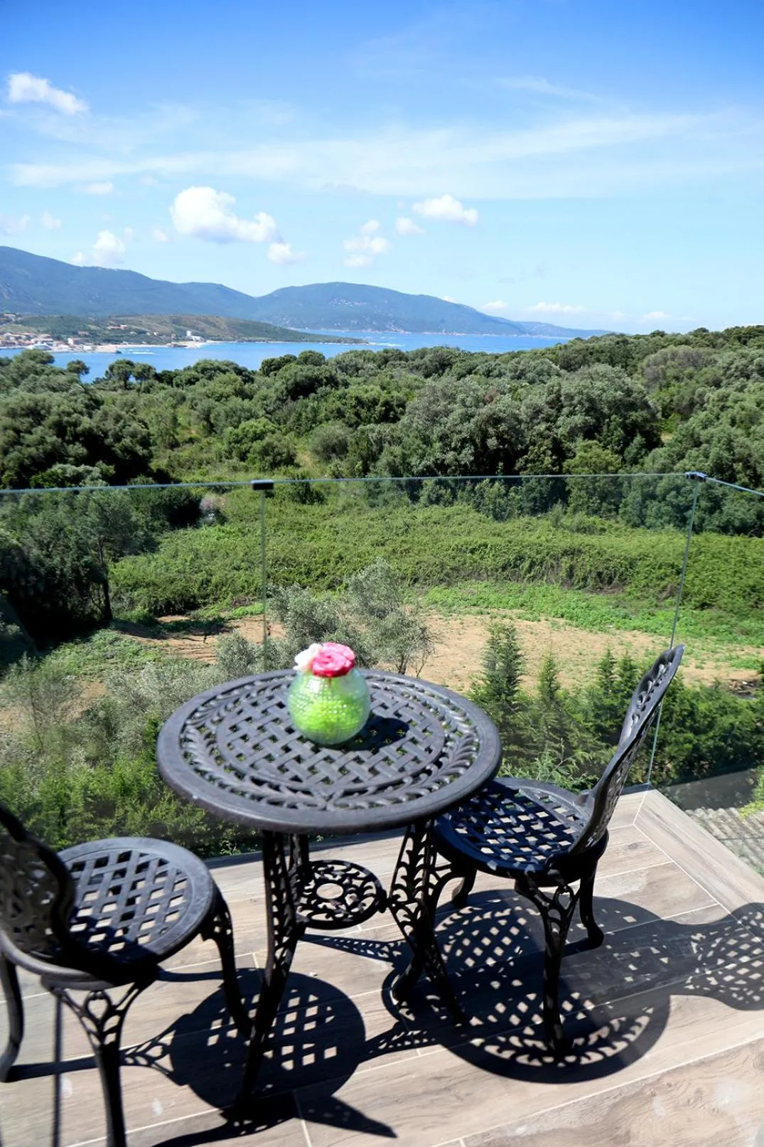 Patio in L'Hostellerie du Moulin des Oliviers