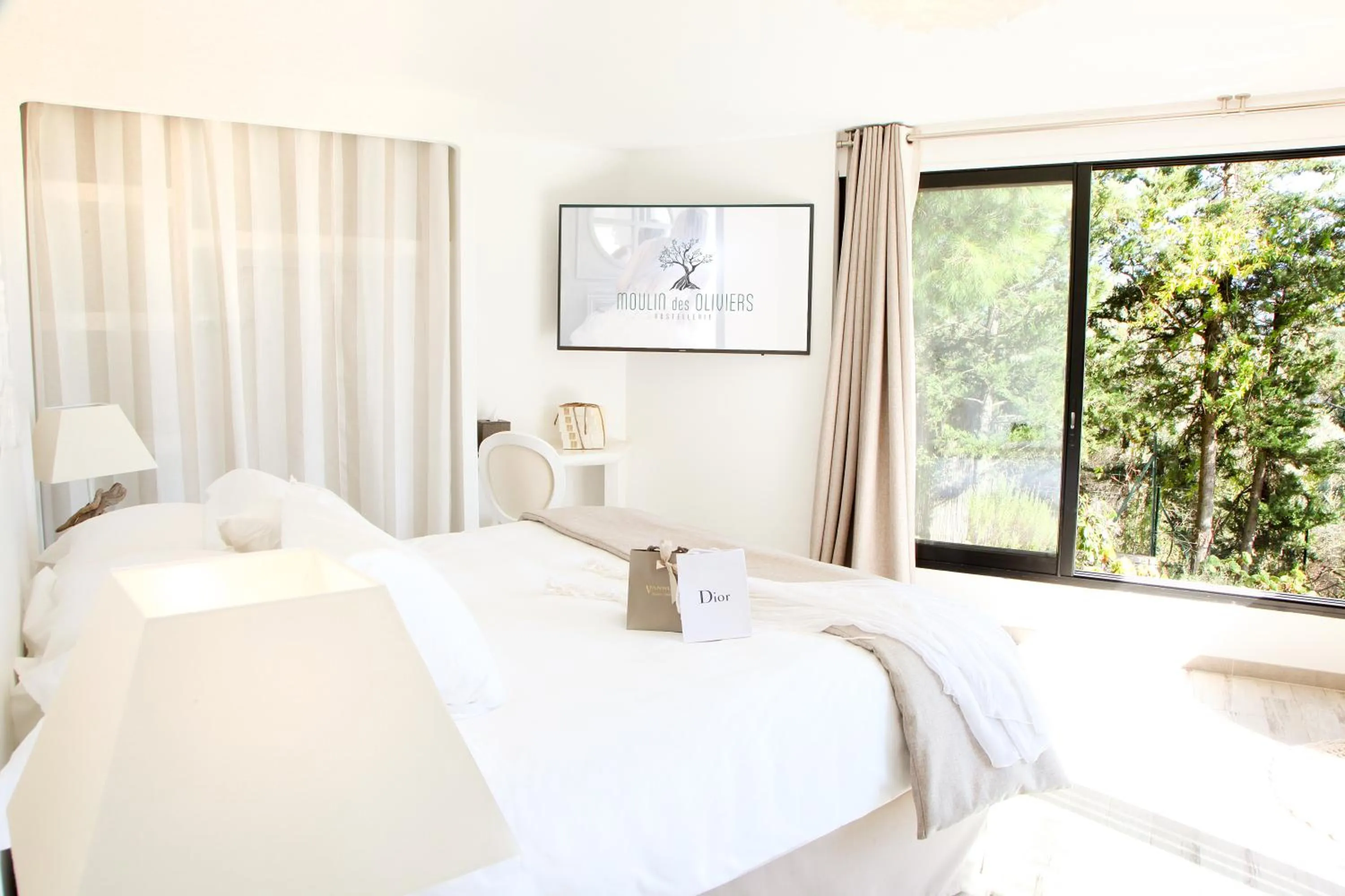 Bed in L'Hostellerie du Moulin des Oliviers