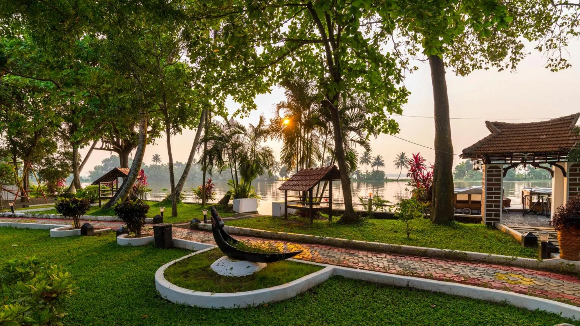 Lake view in Warmth Lake Haven