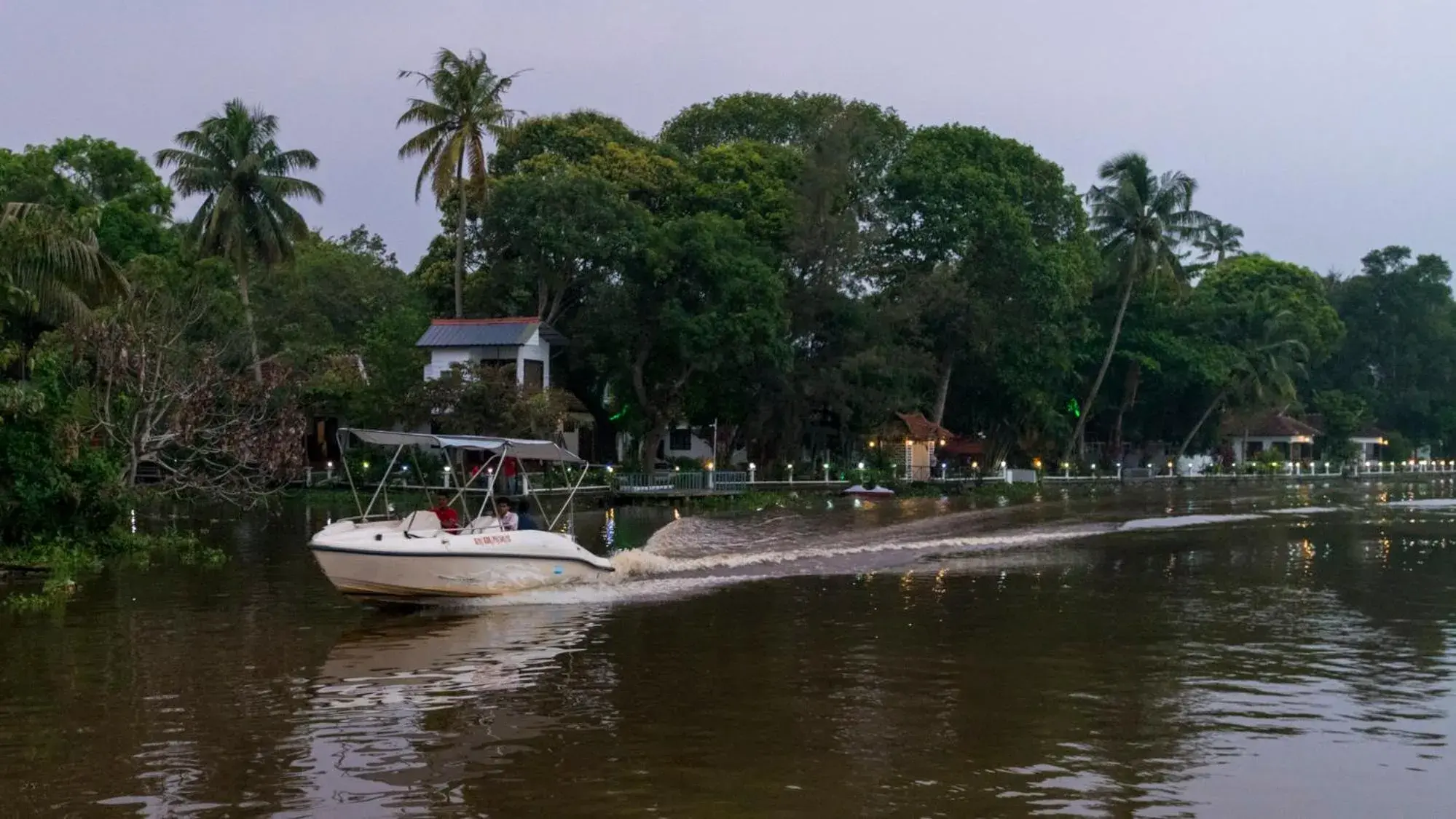 Lake view in Warmth Lake Haven Lake view in Warmth Lake Haven