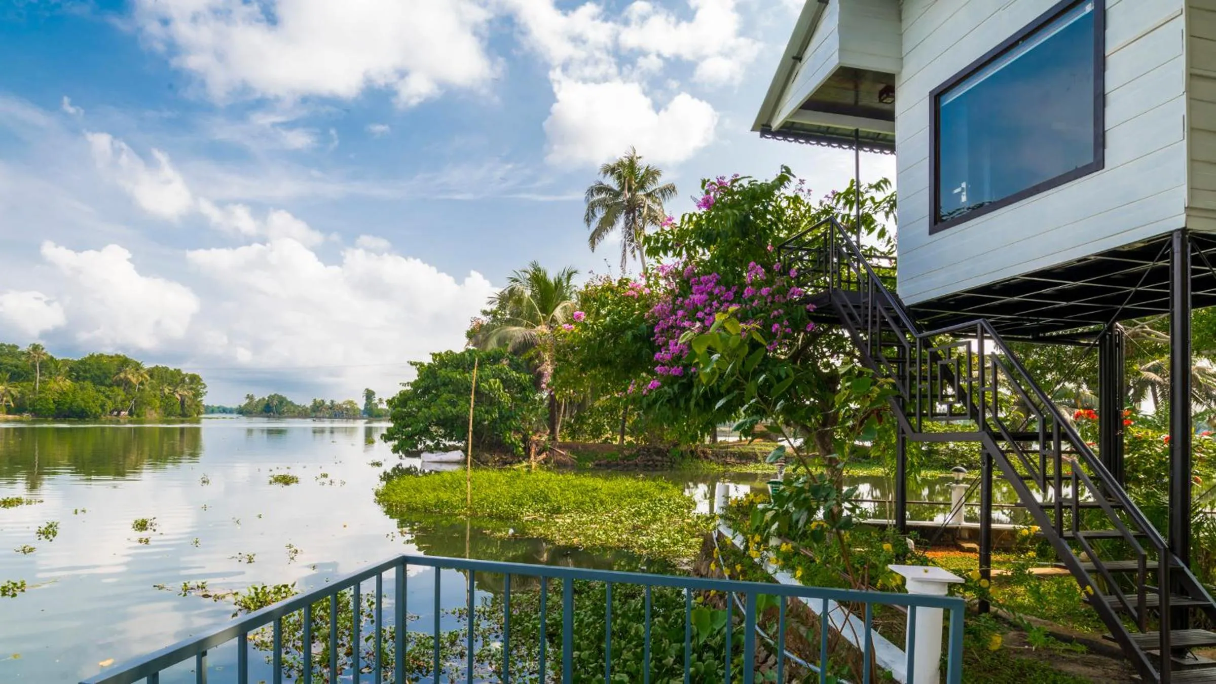 Lake view in Warmth Lake Haven