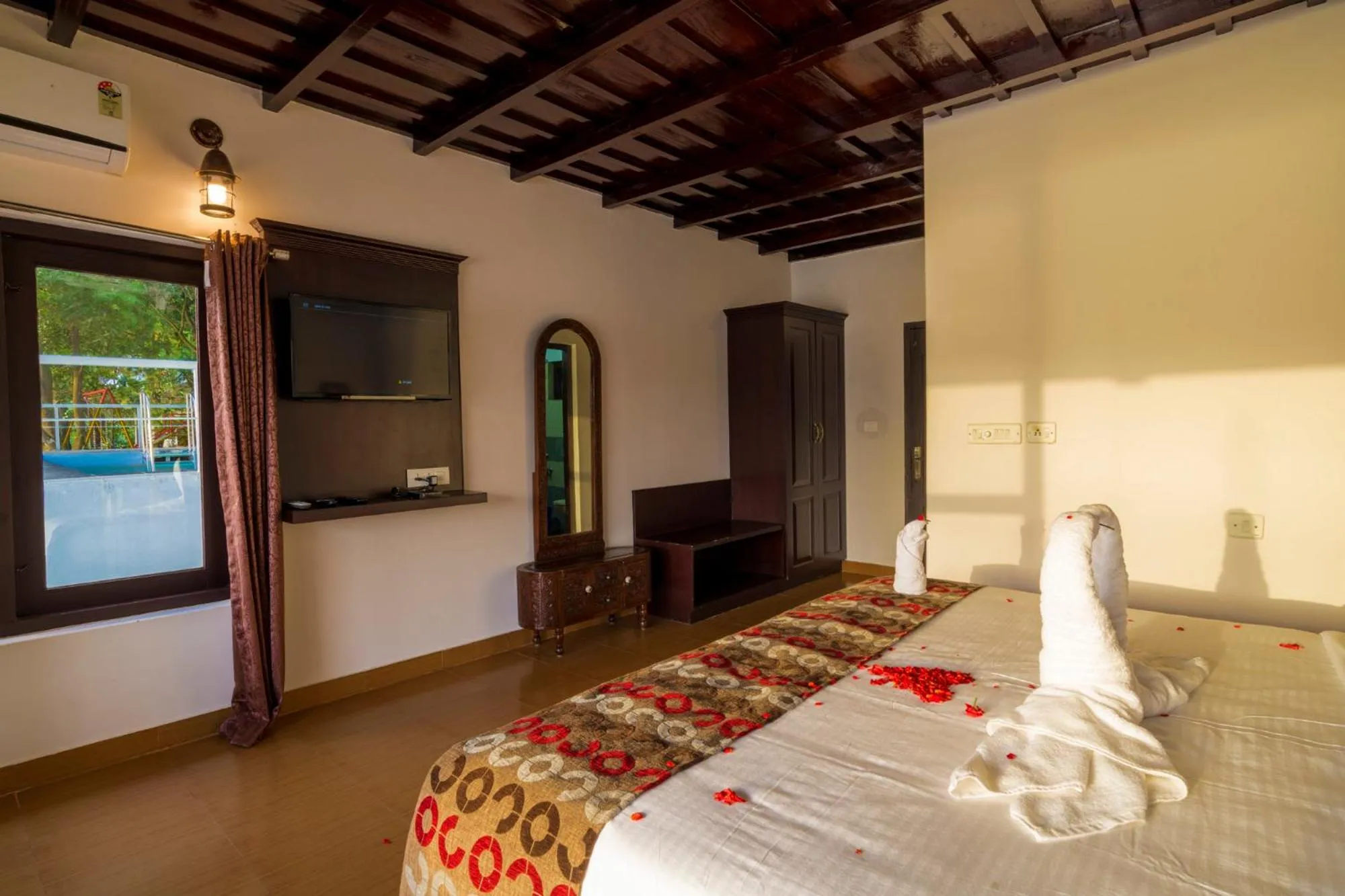 Bedroom, Bed in Warmth Lake Haven