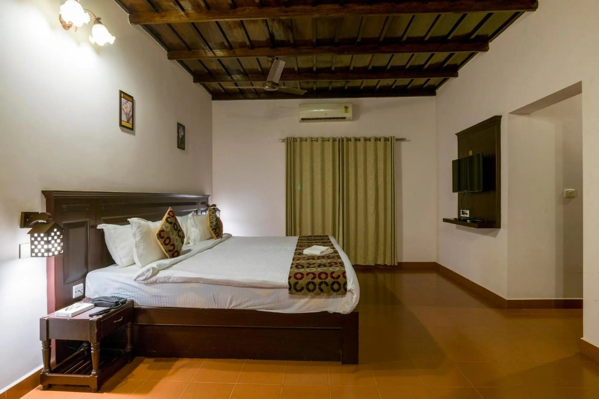 Bedroom, Bed in Warmth Lake Haven