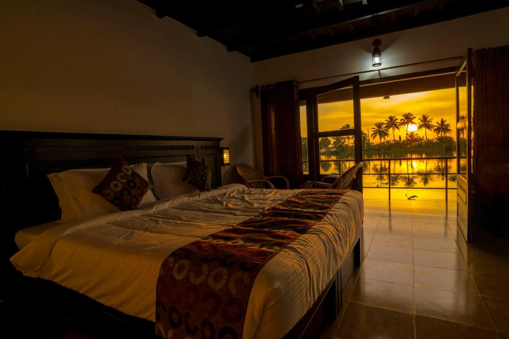 Photo of the whole room, Bed in Warmth Lake Haven