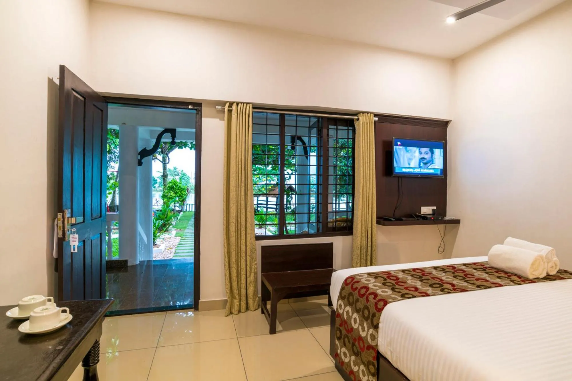 Bedroom, Bed in Warmth Lake Haven